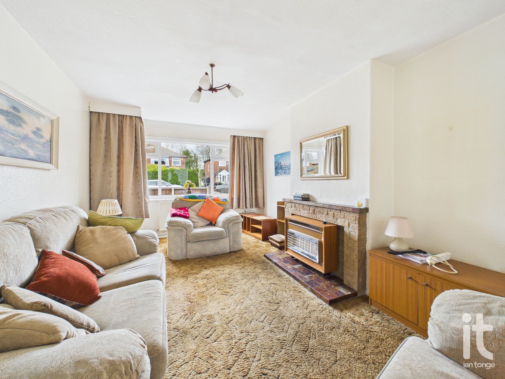 3 bedroom semi-detached house For Sale in Stockport - Photograph 2.