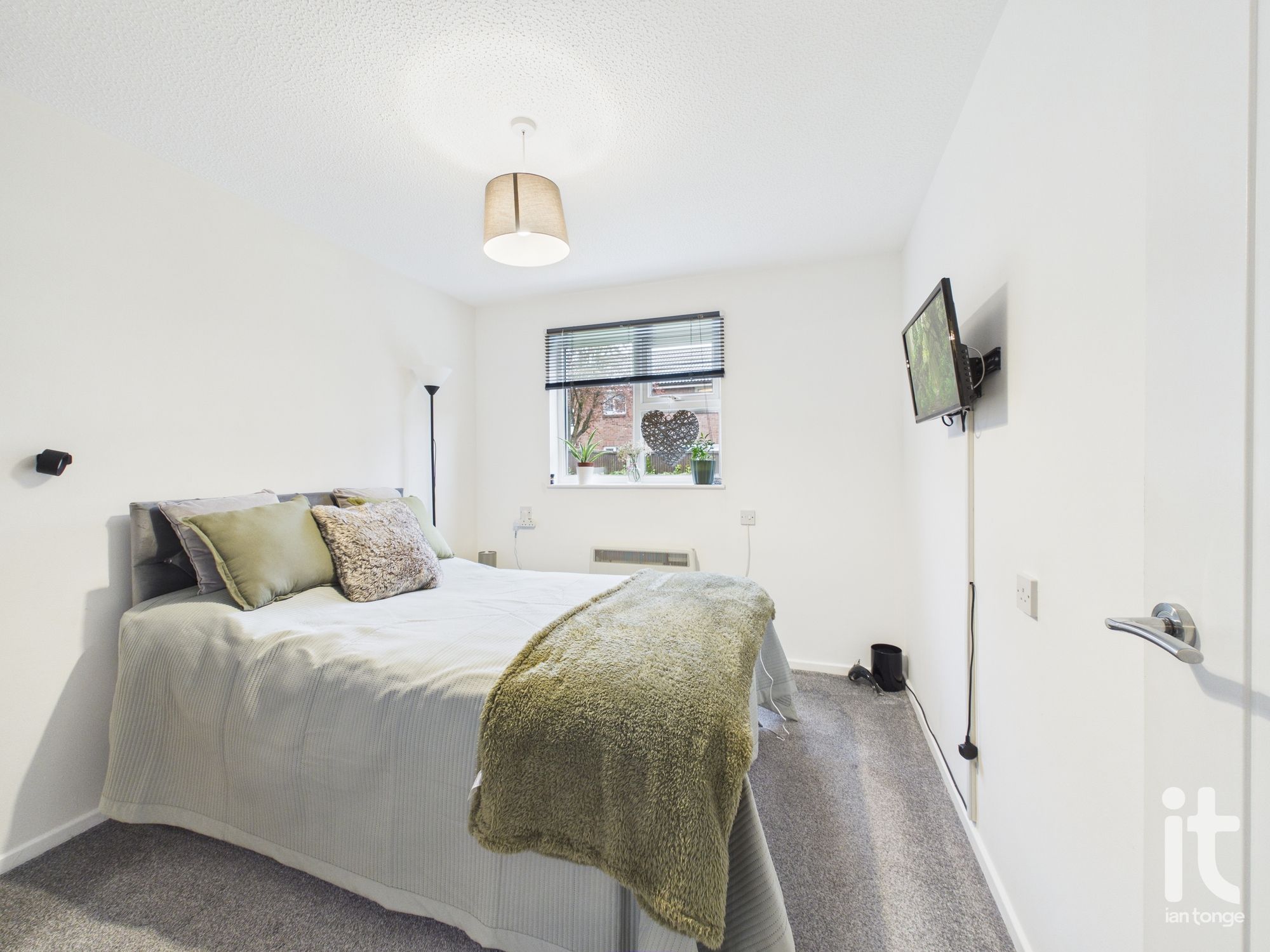 1 bedroom apartment flat/apartment For Sale in Stockport - Photograph 8.