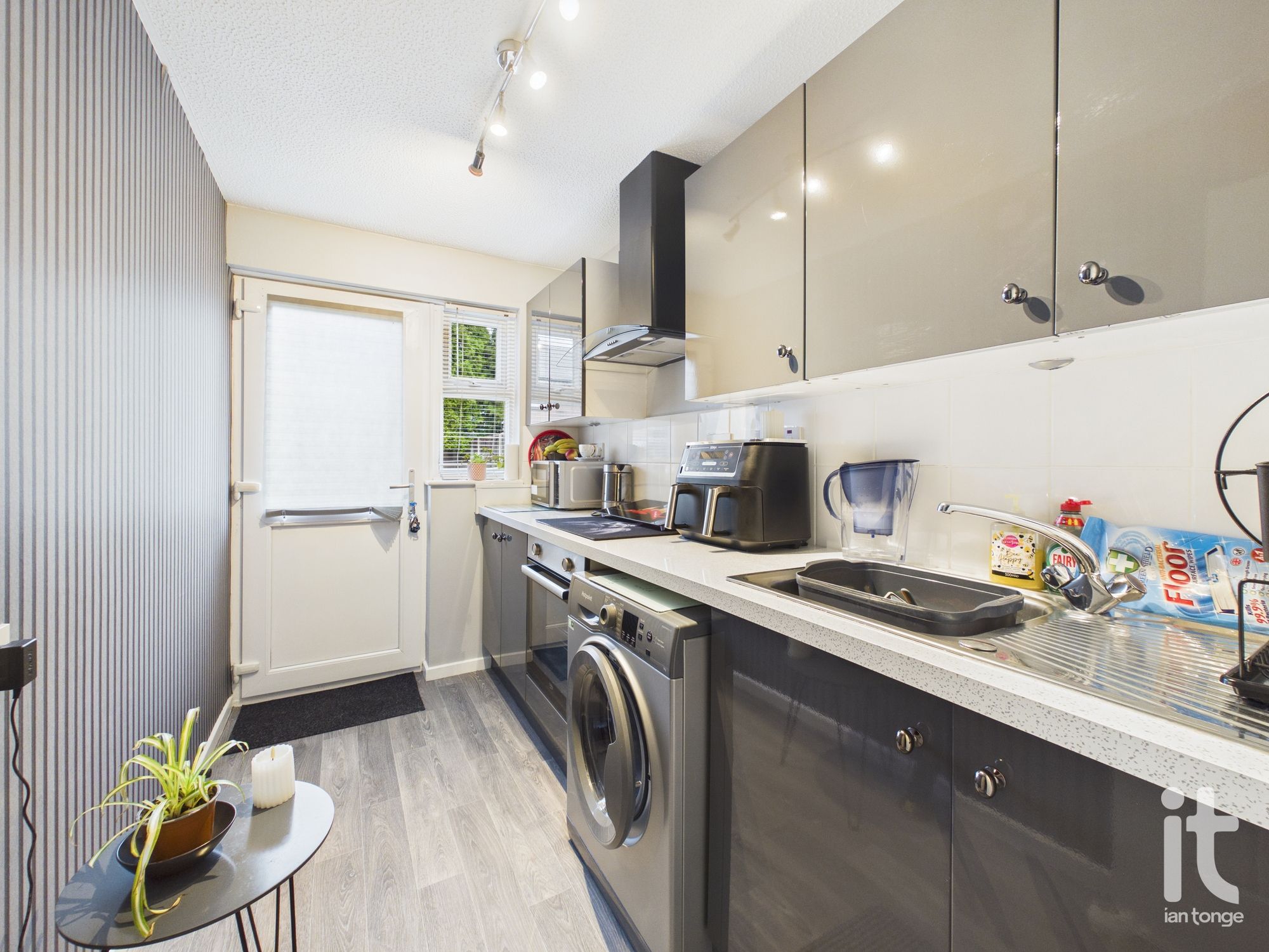 1 bedroom apartment flat/apartment For Sale in Stockport - Photograph 9.