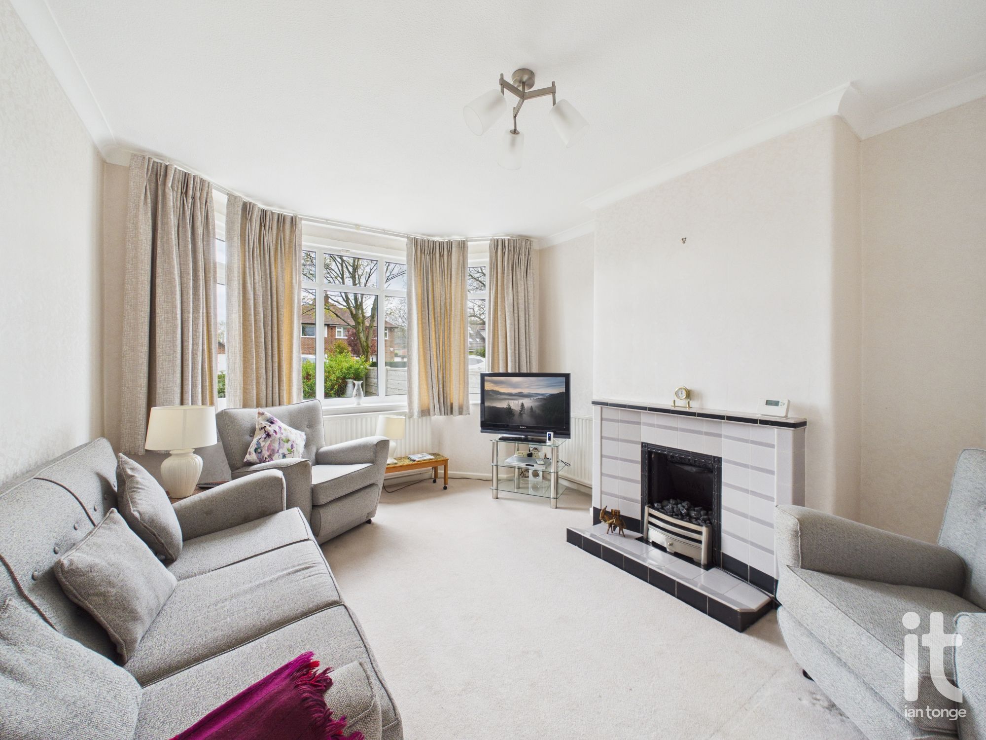 3 bedroom semi-detached house For Sale in Stockport - Photograph 10.