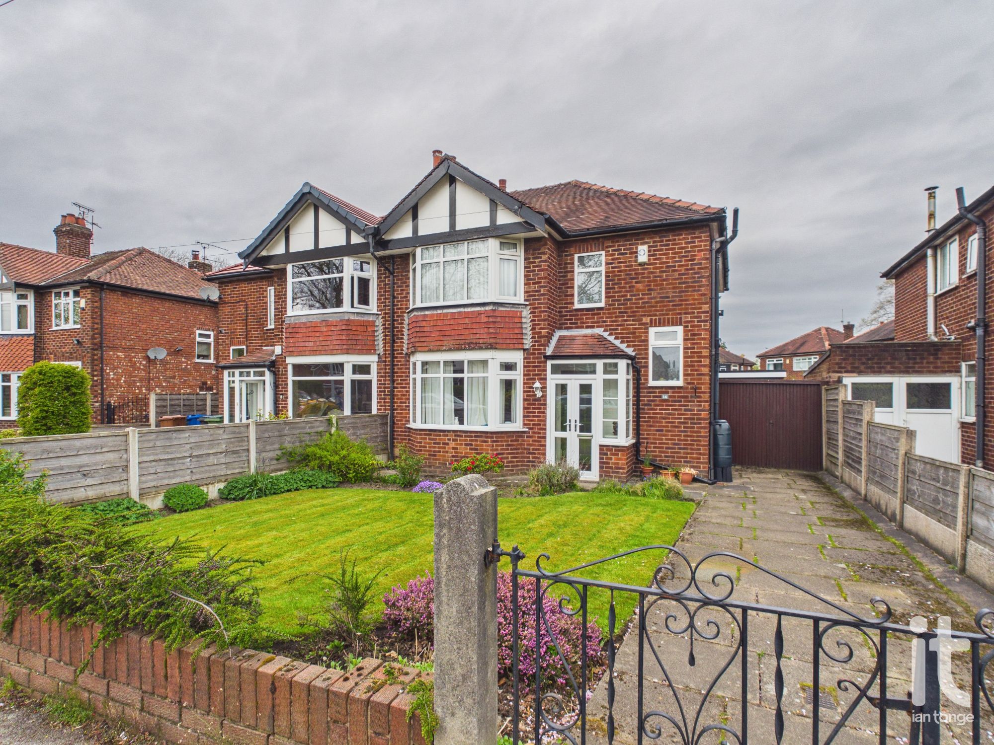 3 bedroom semi-detached house For Sale in Stockport - Property photograph.
