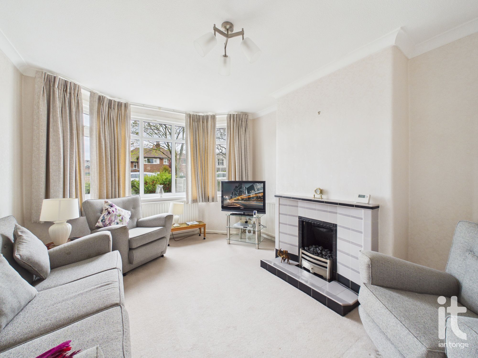 3 bedroom semi-detached house For Sale in Stockport - Property photograph.