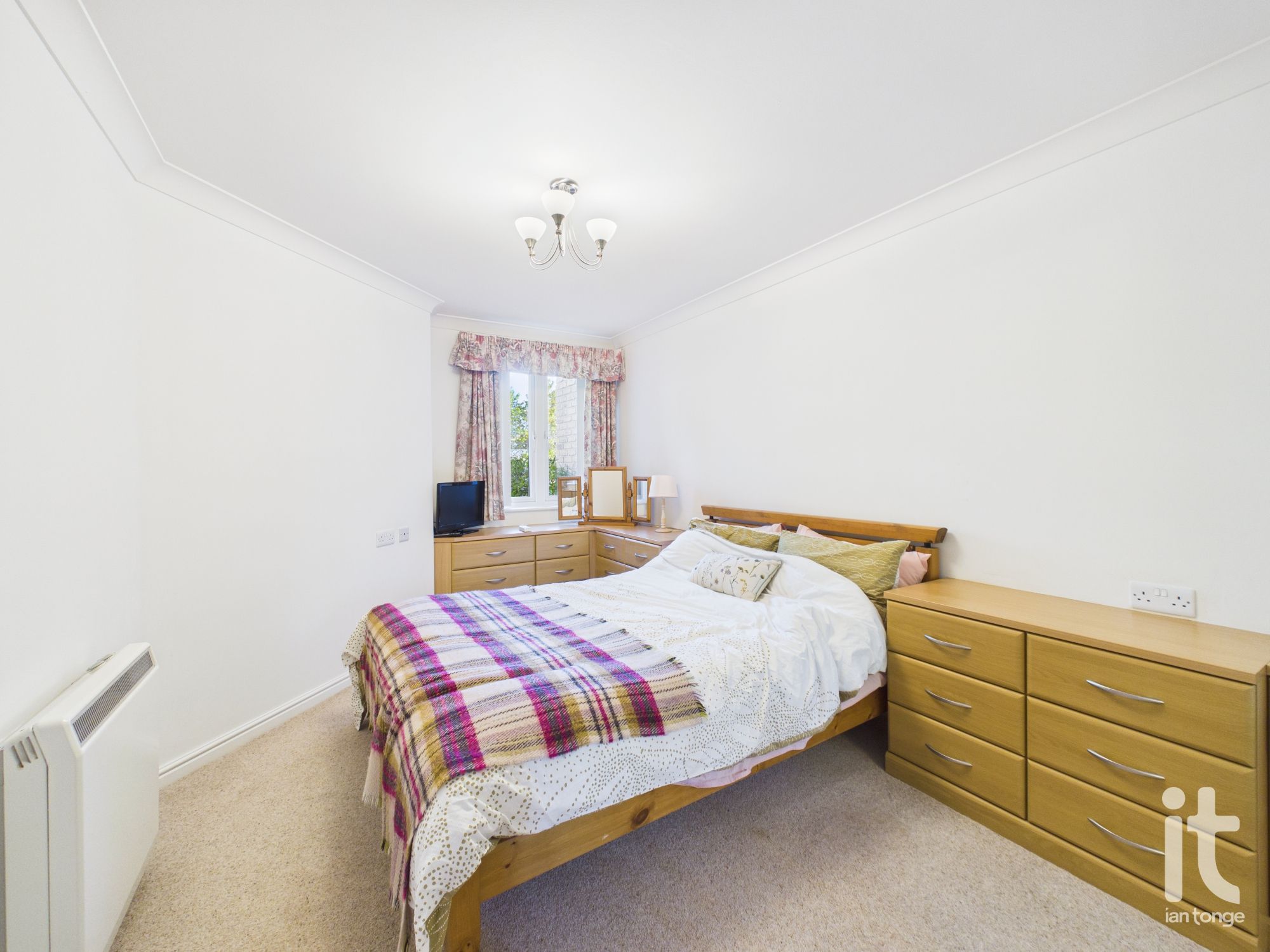 1 bedroom apartment flat/apartment For Sale in Stockport - Photograph 9.