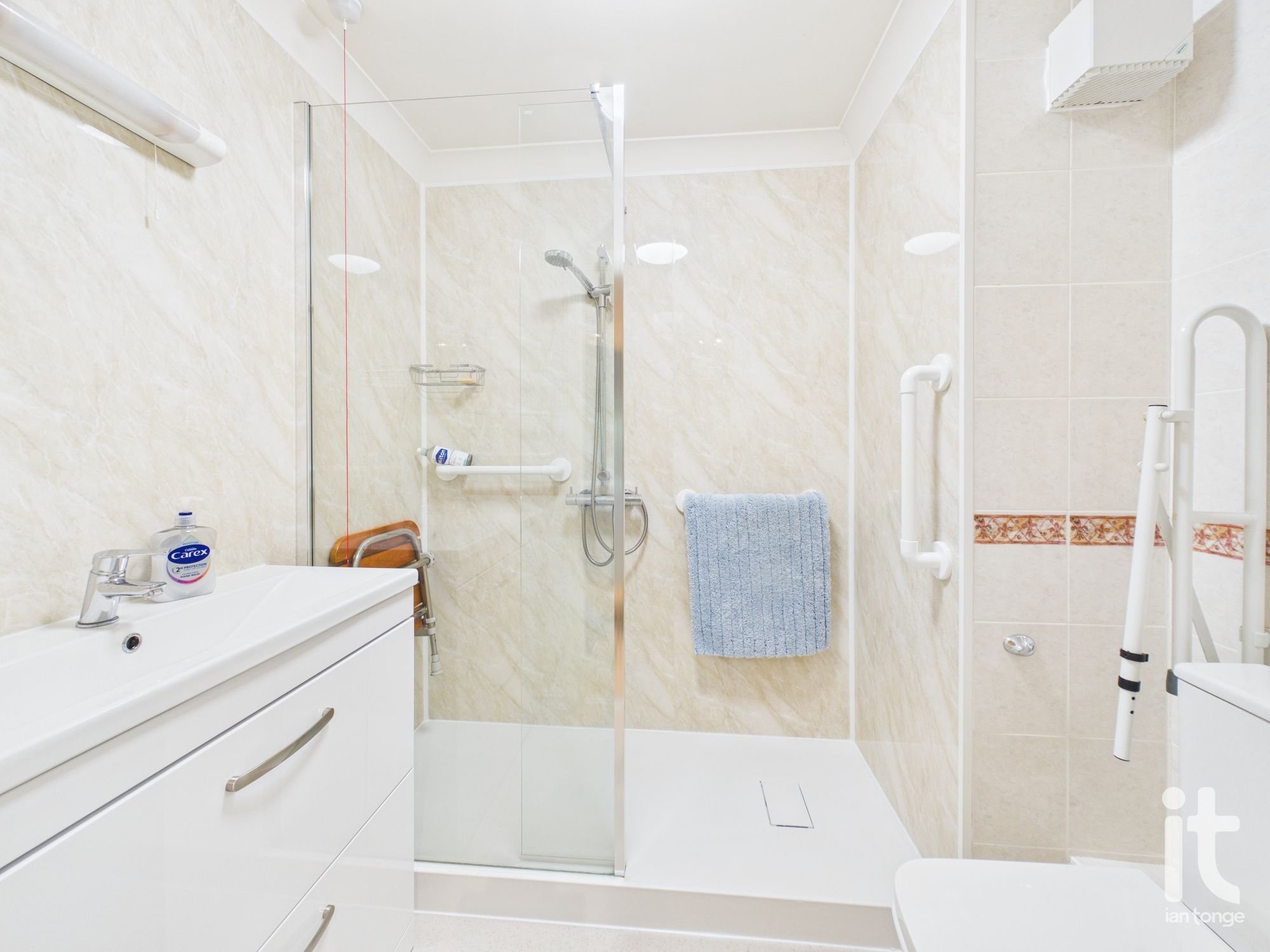 1 bedroom apartment flat/apartment For Sale in Stockport - Photograph 11.