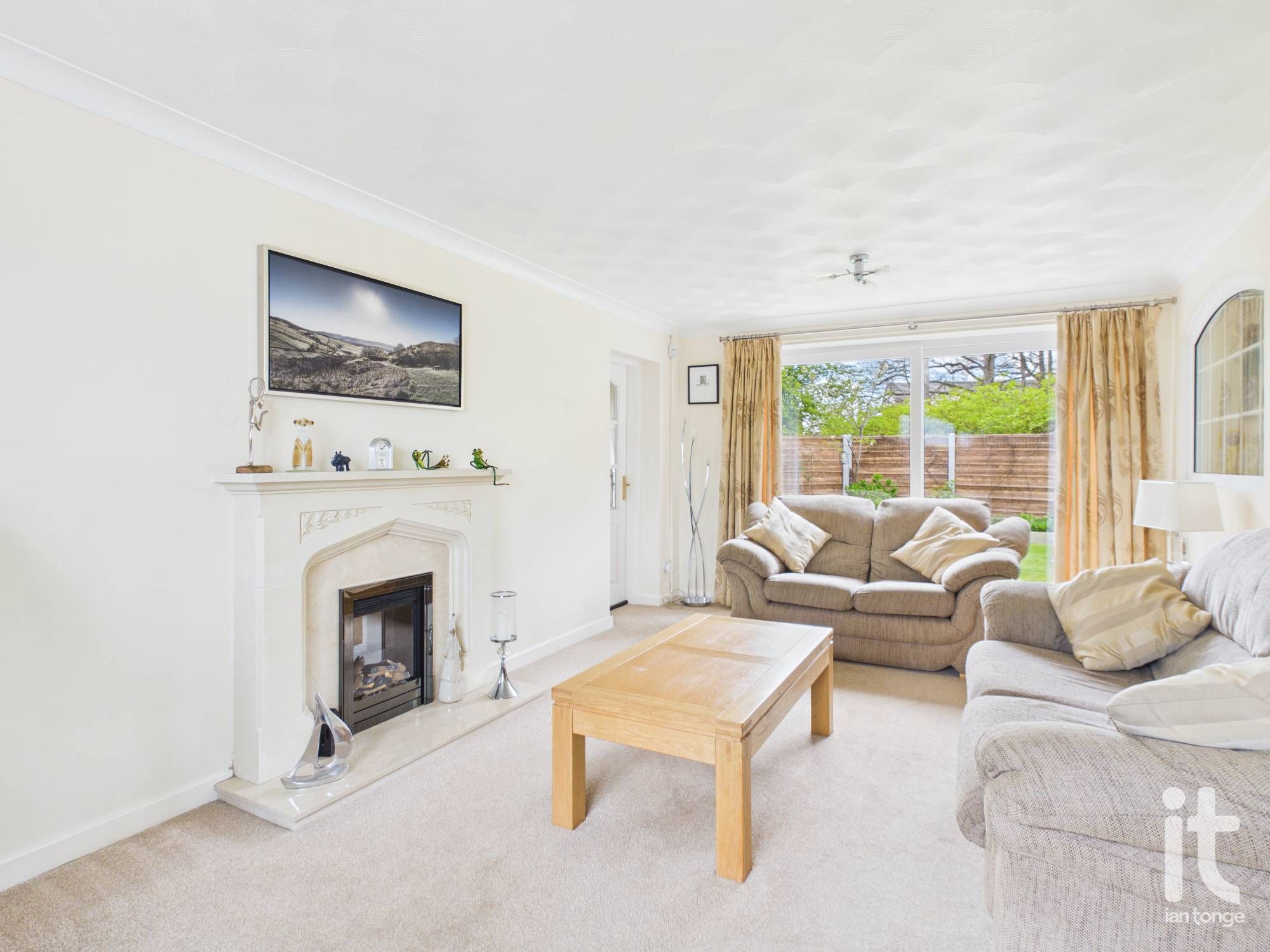 4 bedroom detached house For Sale in Stockport - Photograph 9.
