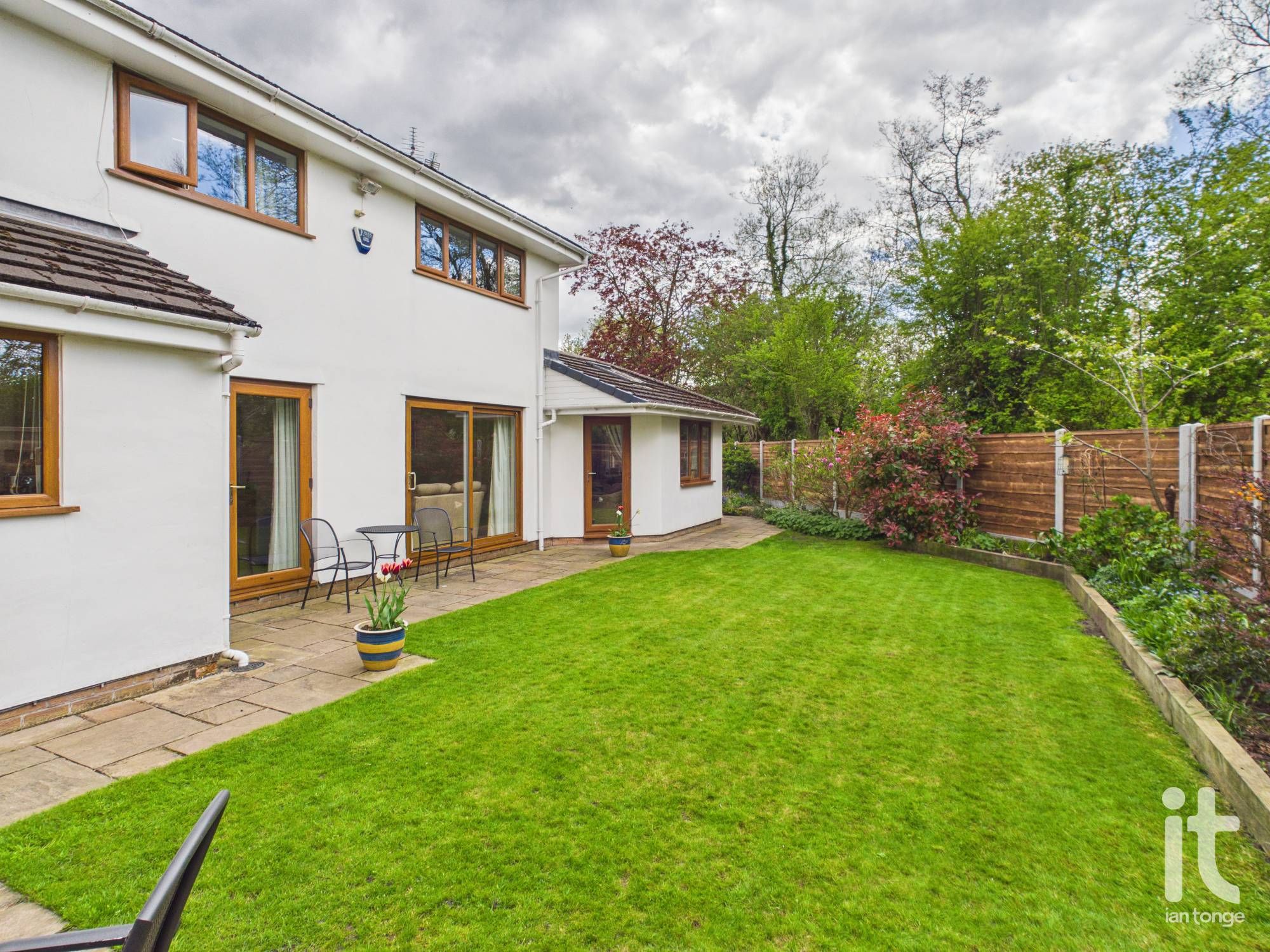 4 bedroom detached house For Sale in Stockport - Property photograph.