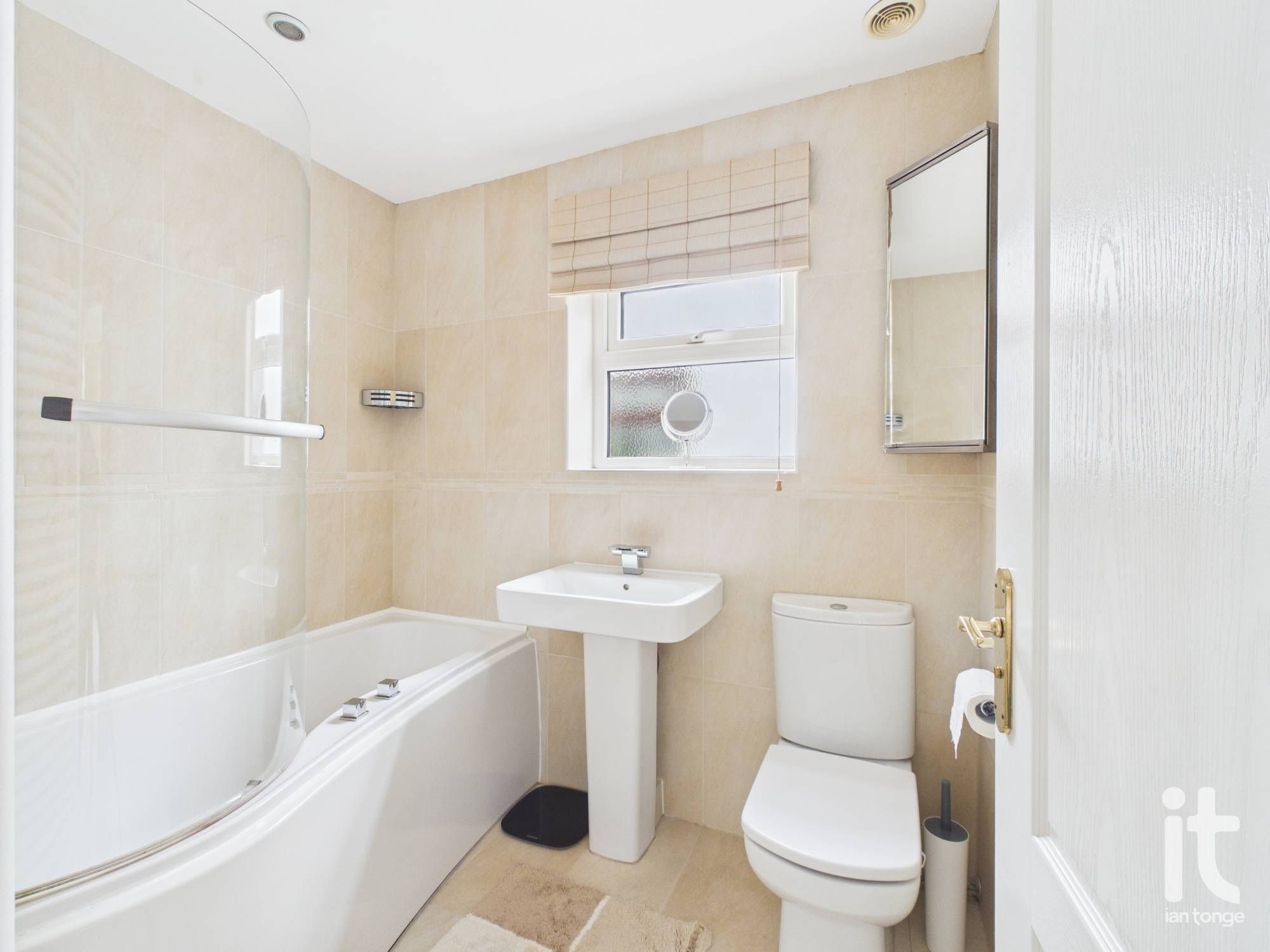 4 bedroom detached house For Sale in Stockport - Photograph 18.