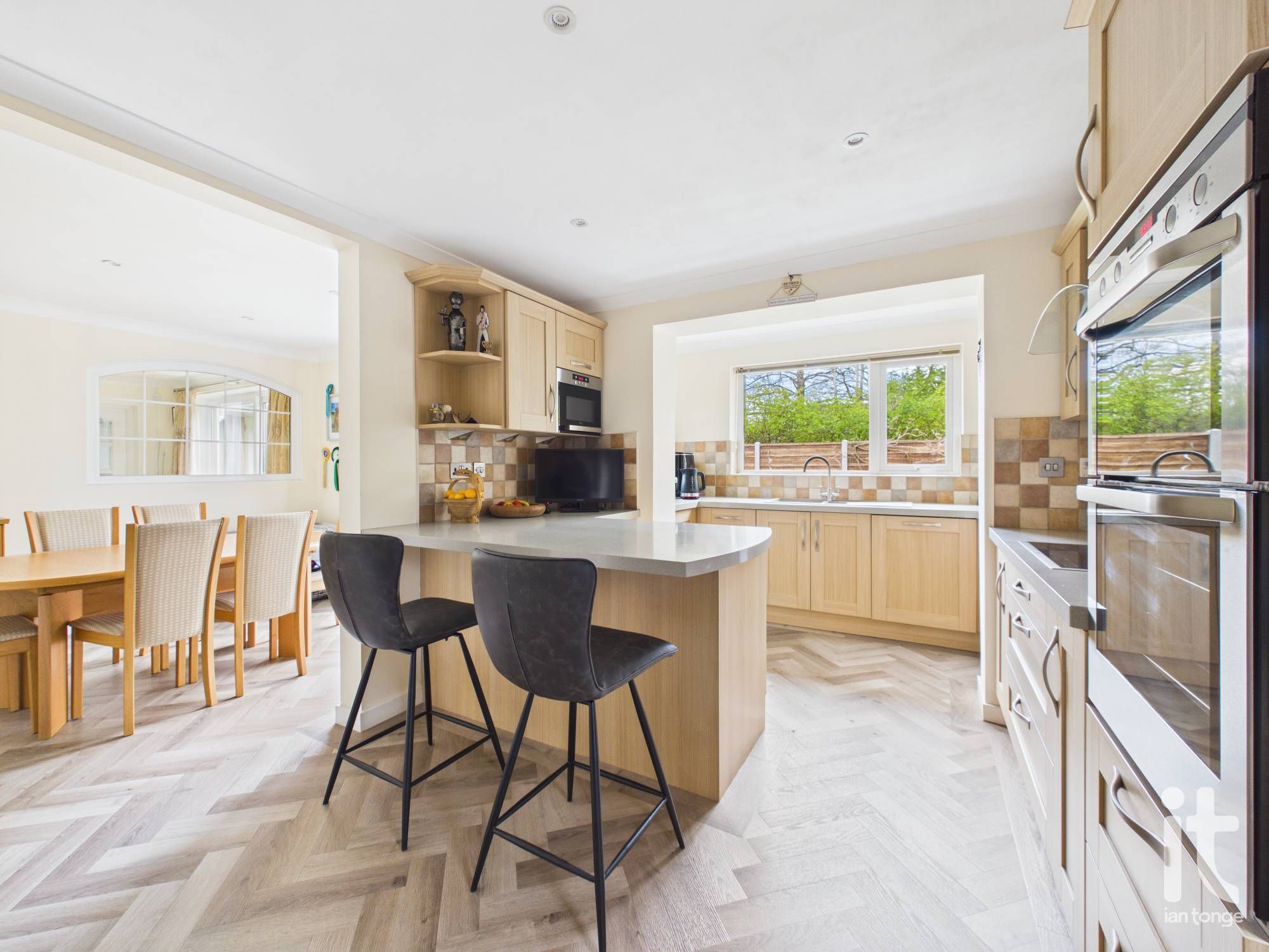 4 bedroom detached house For Sale in Stockport - Photograph 6.