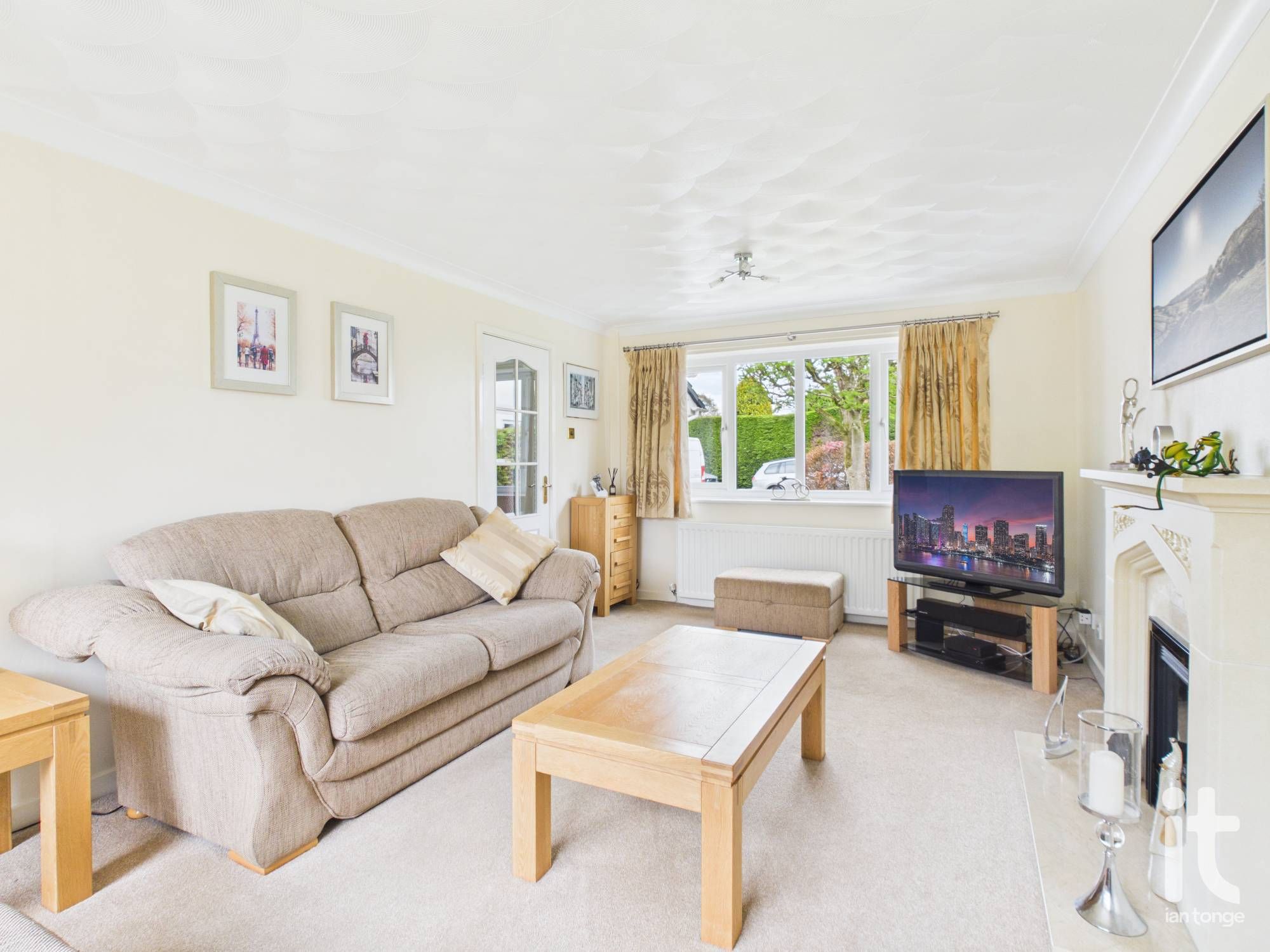 4 bedroom detached house For Sale in Stockport - Photograph 8.