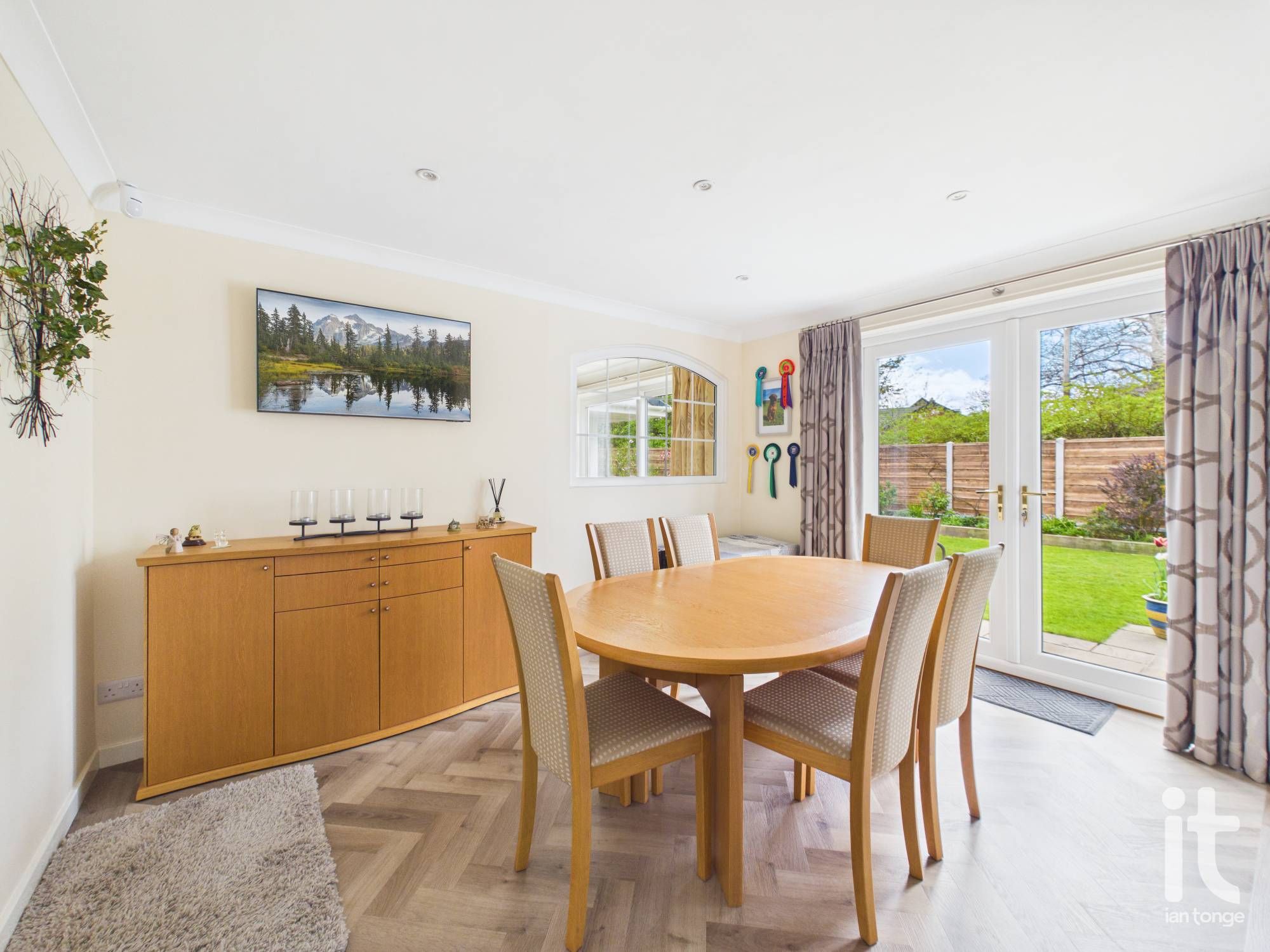 4 bedroom detached house For Sale in Stockport - Photograph 7.