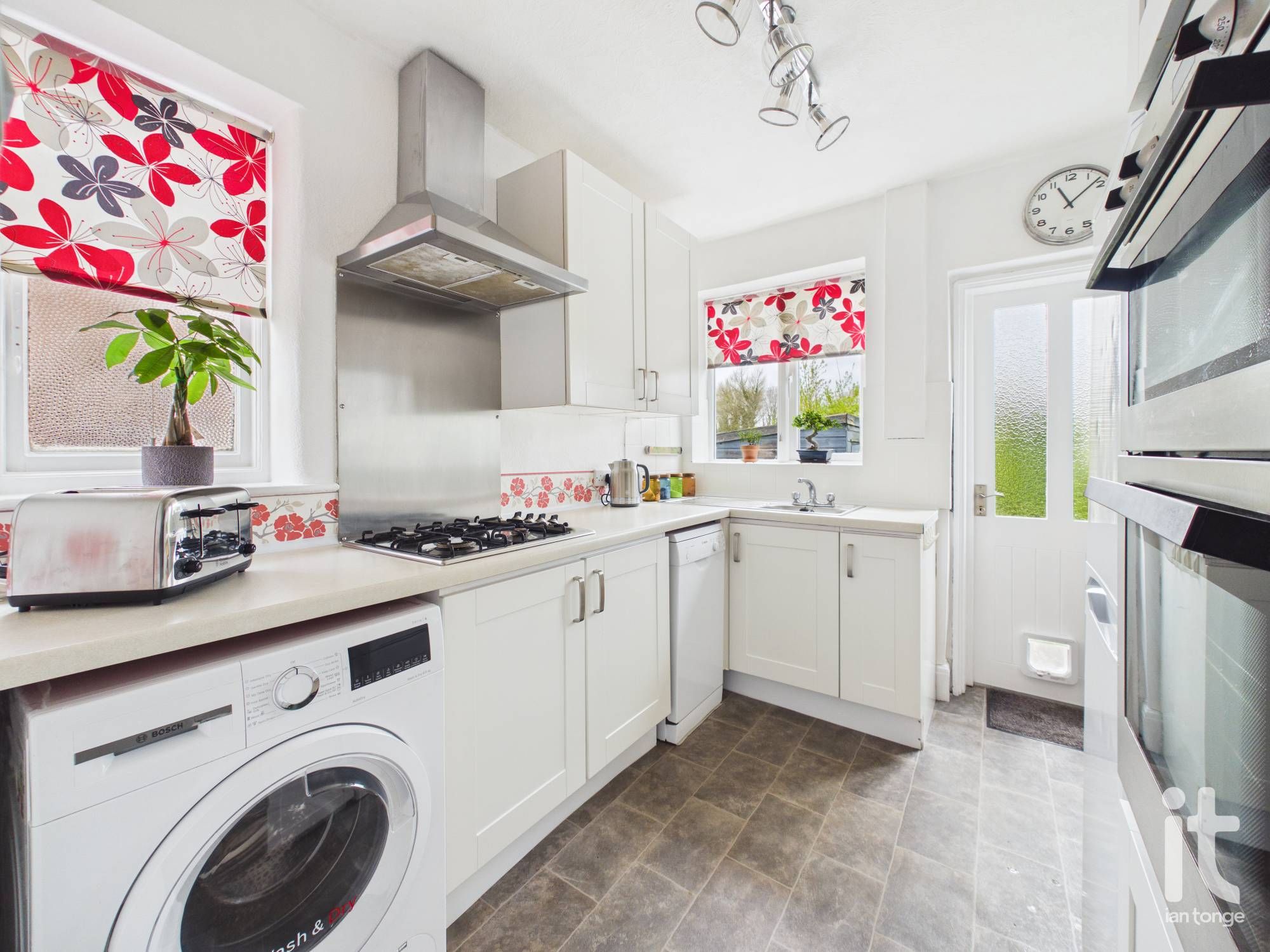 3 bedroom semi-detached house For Sale in Stockport - Property photograph.