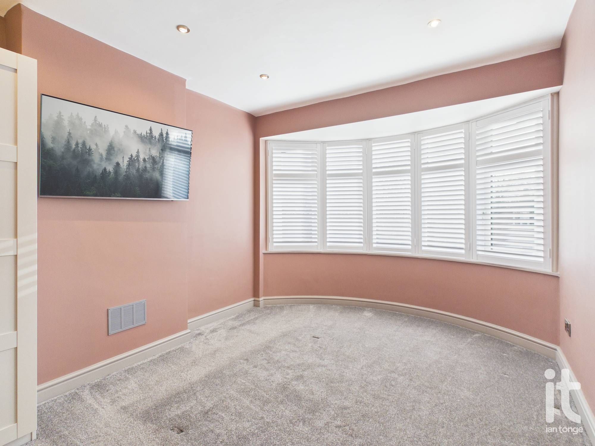 4 bedroom detached house For Sale in Stockport - Photograph 14.