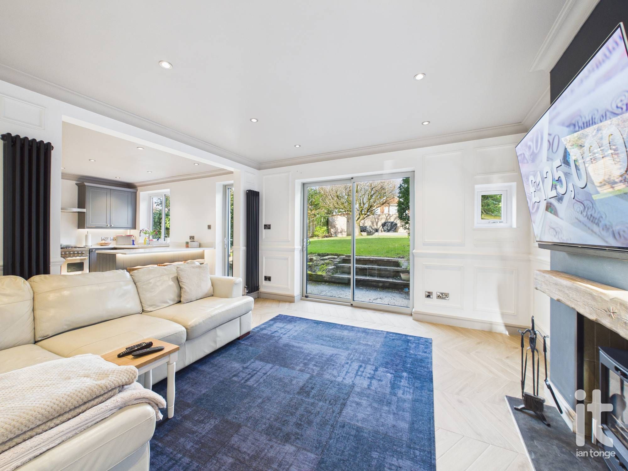 4 bedroom detached house For Sale in Stockport - Property photograph.