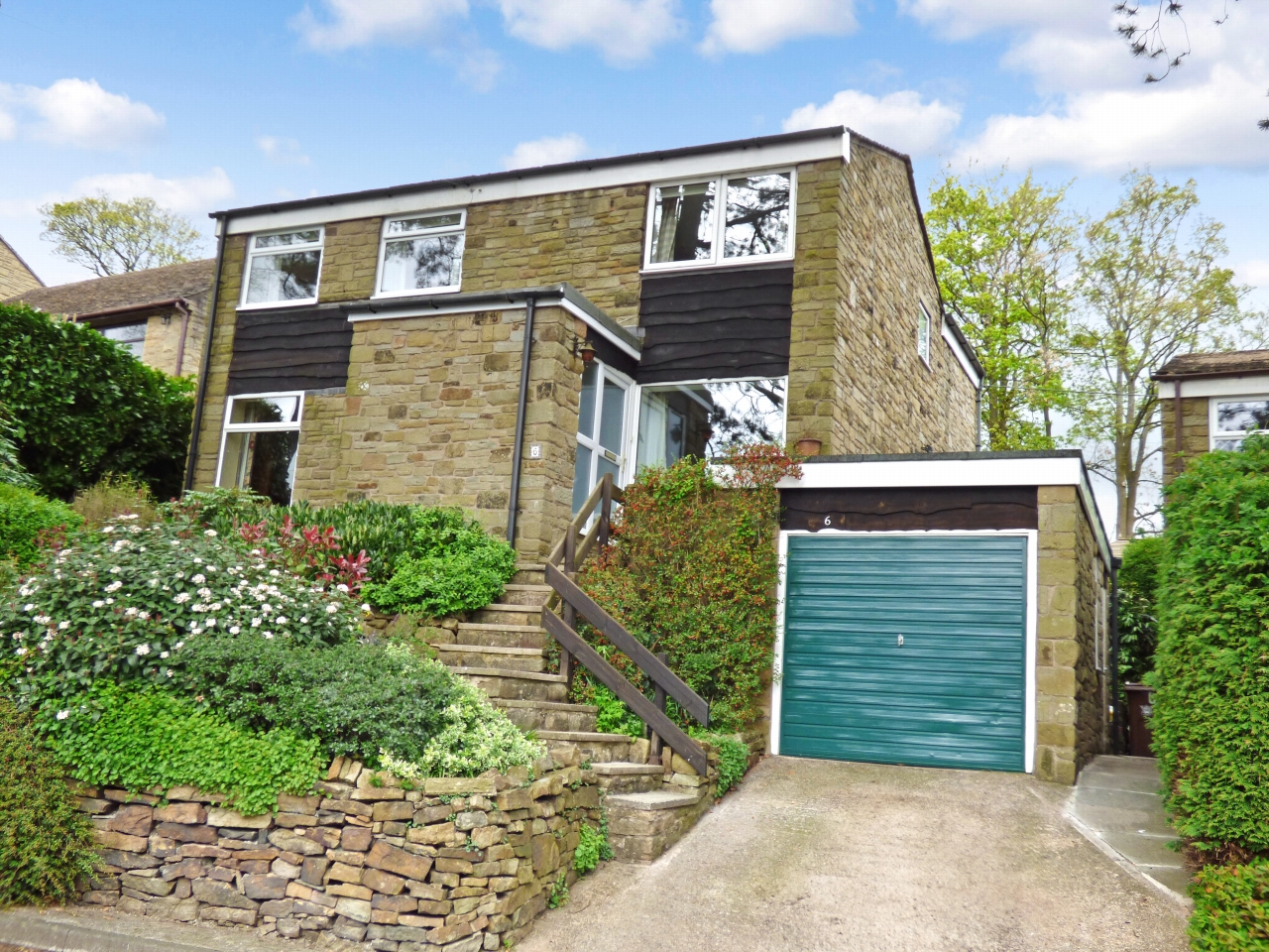 4 Bed Detached House For Sale - Main Image