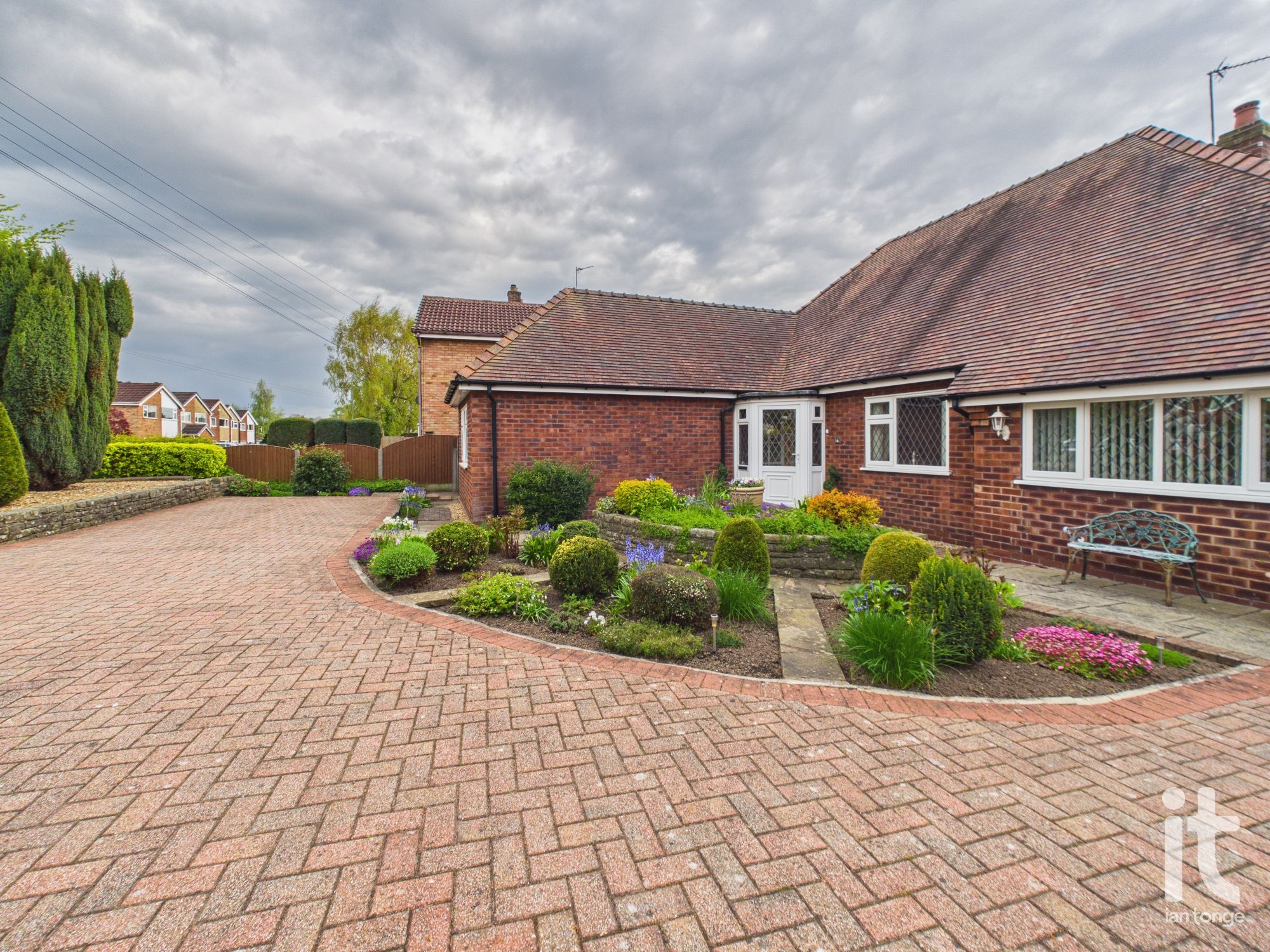 3 bedroom detached bungalow For Sale in Stockport - Photograph 28.
