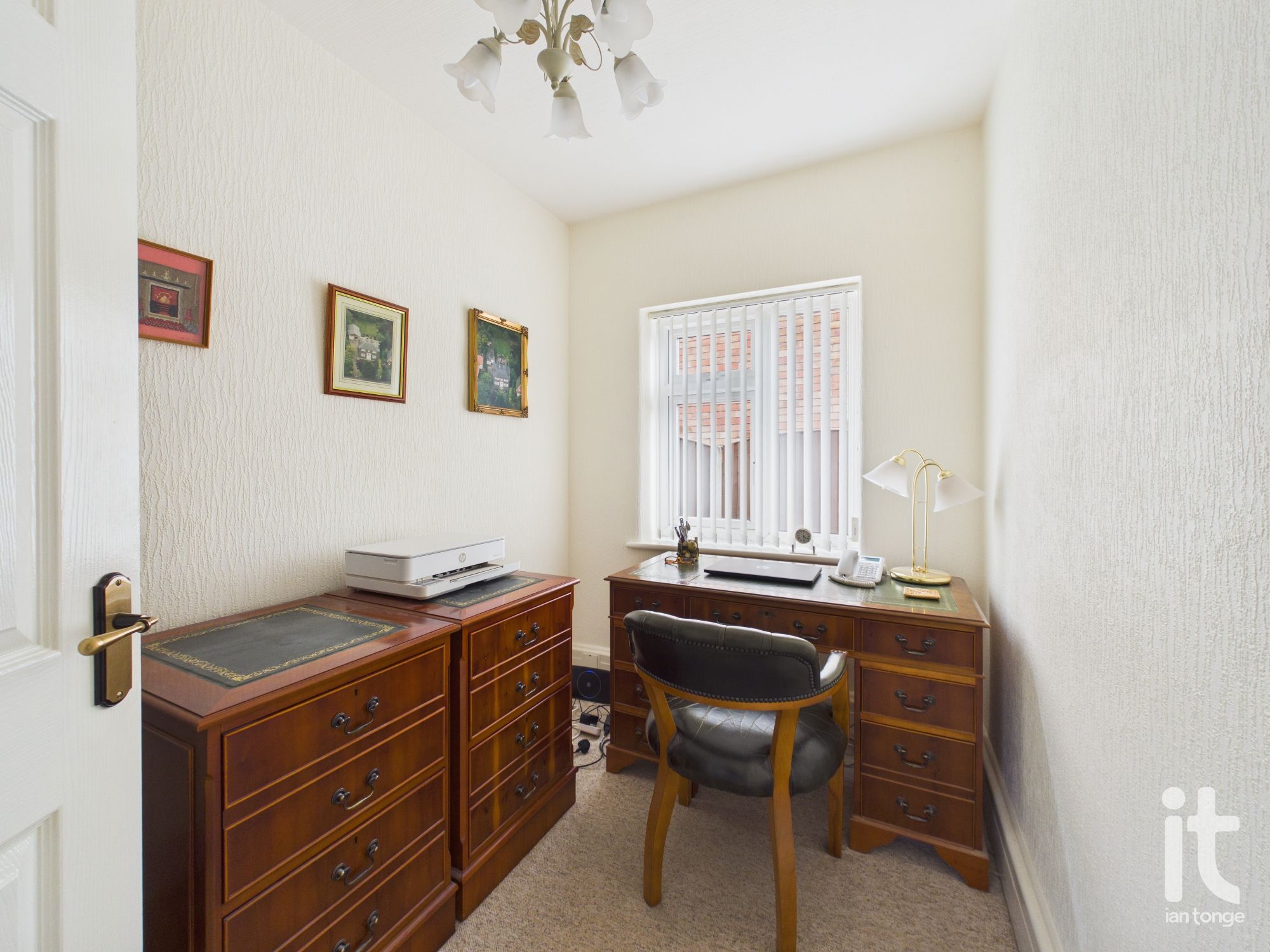 3 bedroom detached bungalow For Sale in Stockport - Photograph 10.