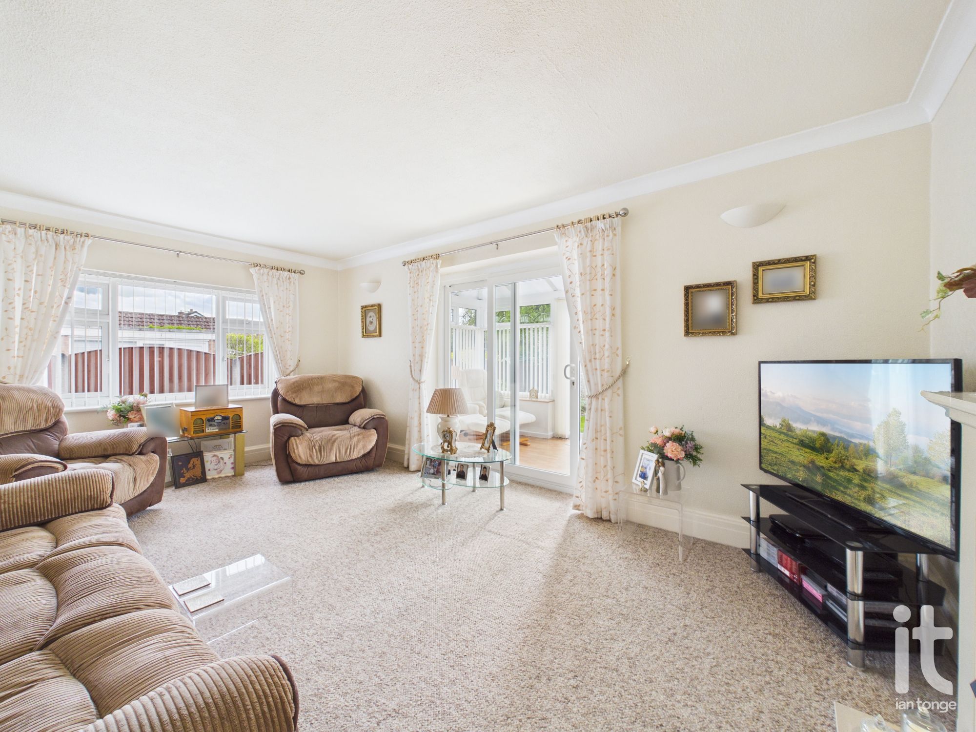 3 bedroom detached bungalow For Sale in Stockport - Photograph 12.