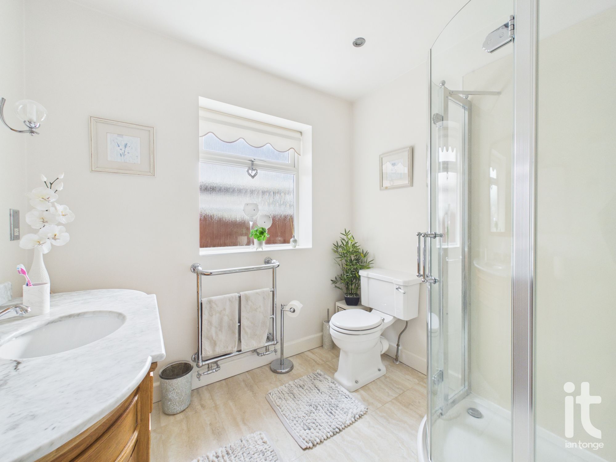 3 bedroom detached bungalow For Sale in Stockport - Photograph 11.