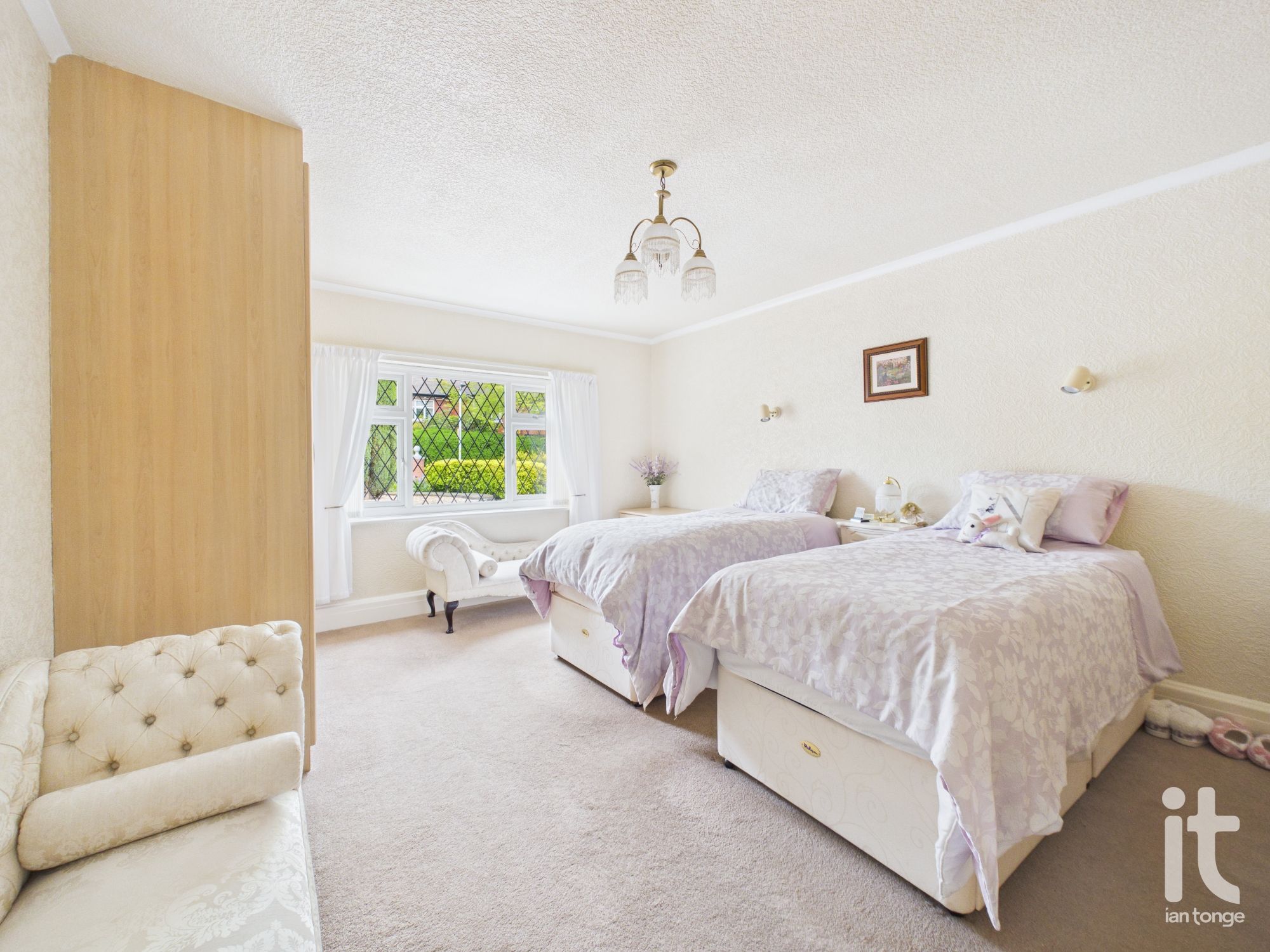 3 bedroom detached bungalow For Sale in Stockport - Photograph 9.