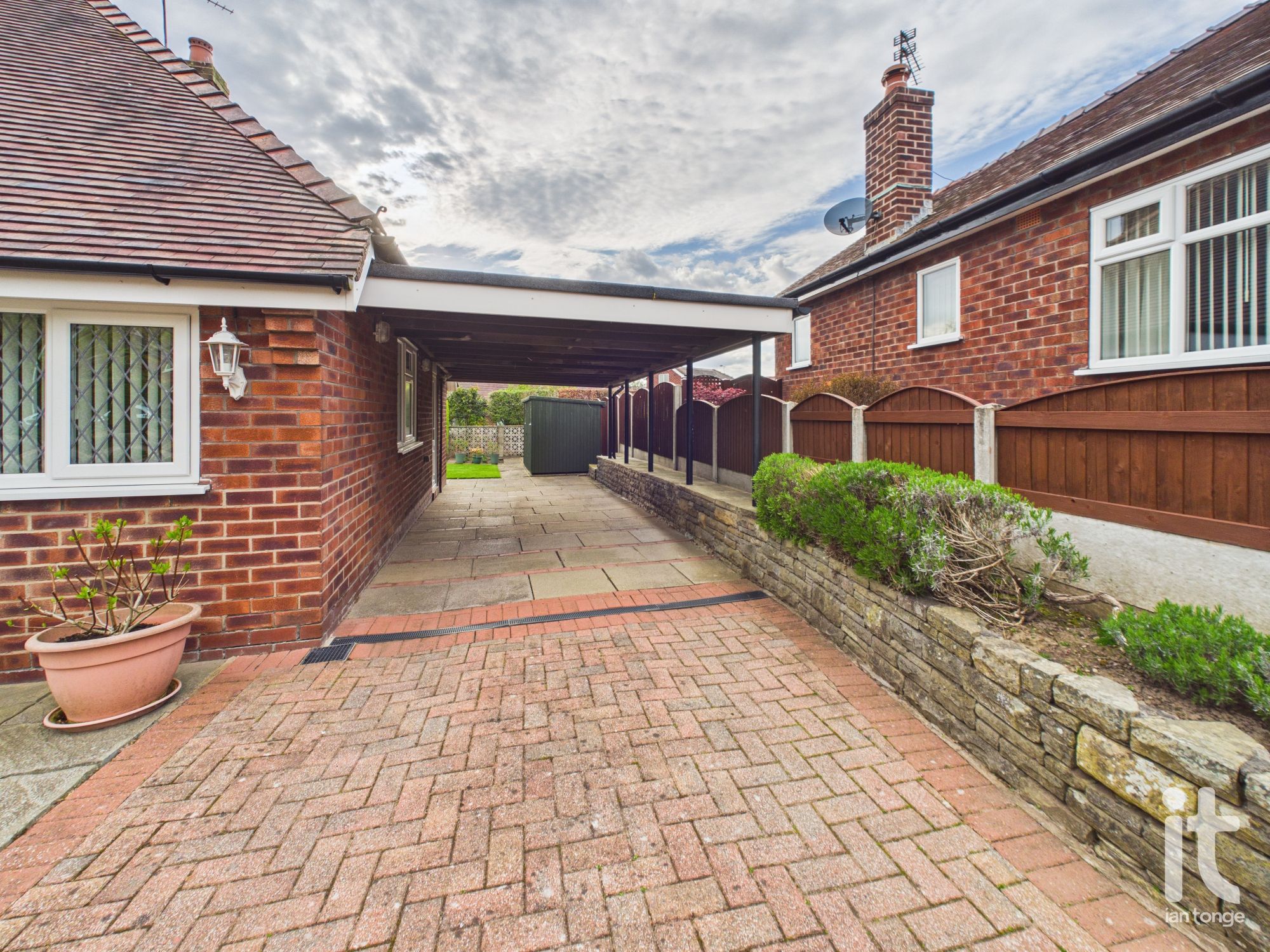 3 bedroom detached bungalow For Sale in Stockport - Photograph 29.