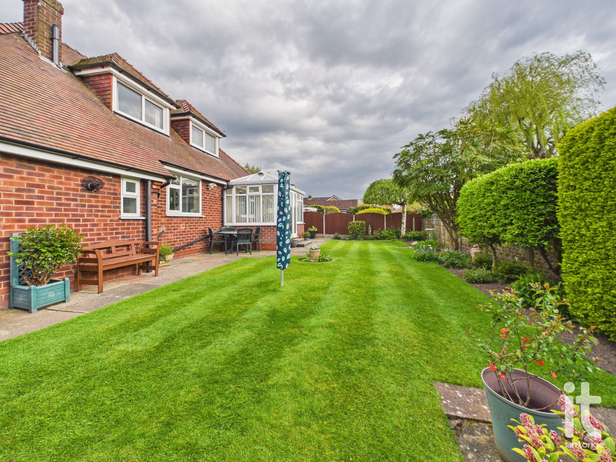 3 bedroom detached bungalow For Sale in Stockport - Photograph 23.