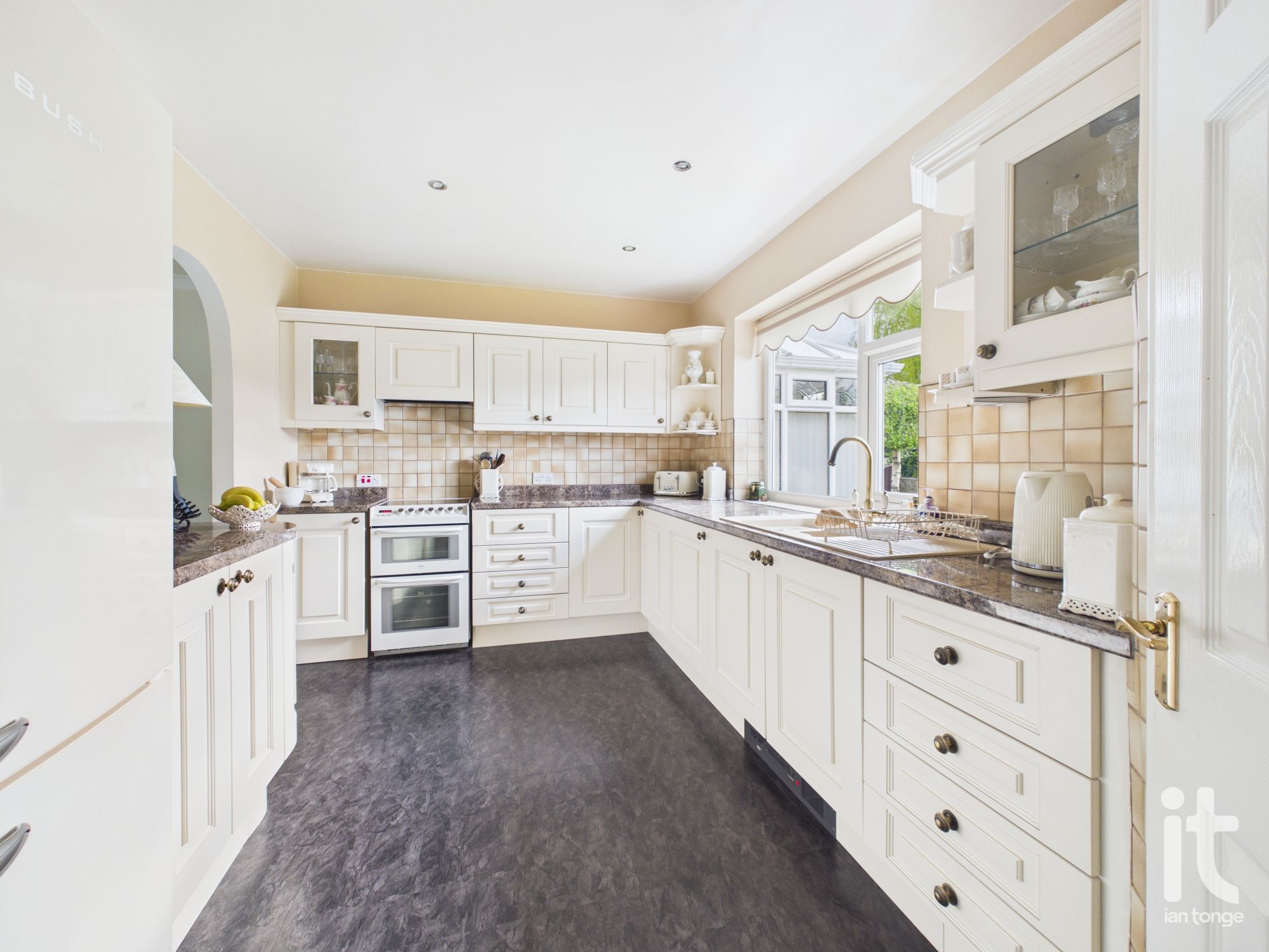 3 bedroom detached bungalow For Sale in Stockport - Photograph 18.