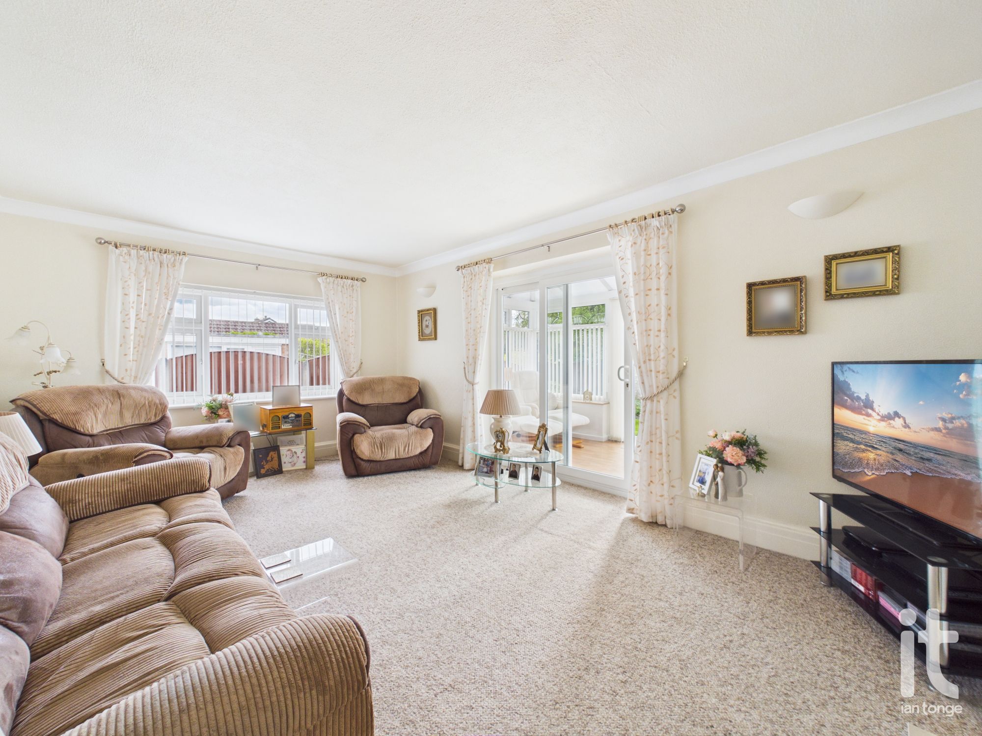 3 bedroom detached bungalow For Sale in Stockport - Property photograph.