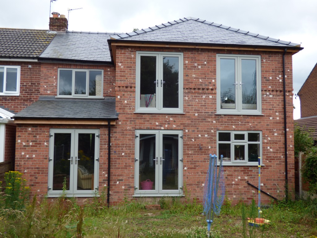 3 Bed Semi-detached House For Sale - Photograph 1