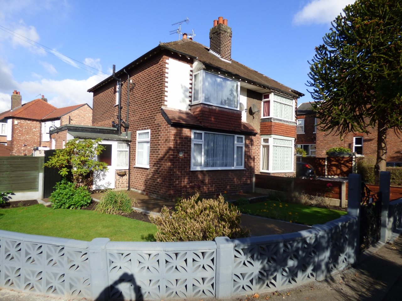 2 Bed Semi-detached House For Sale - Main Image