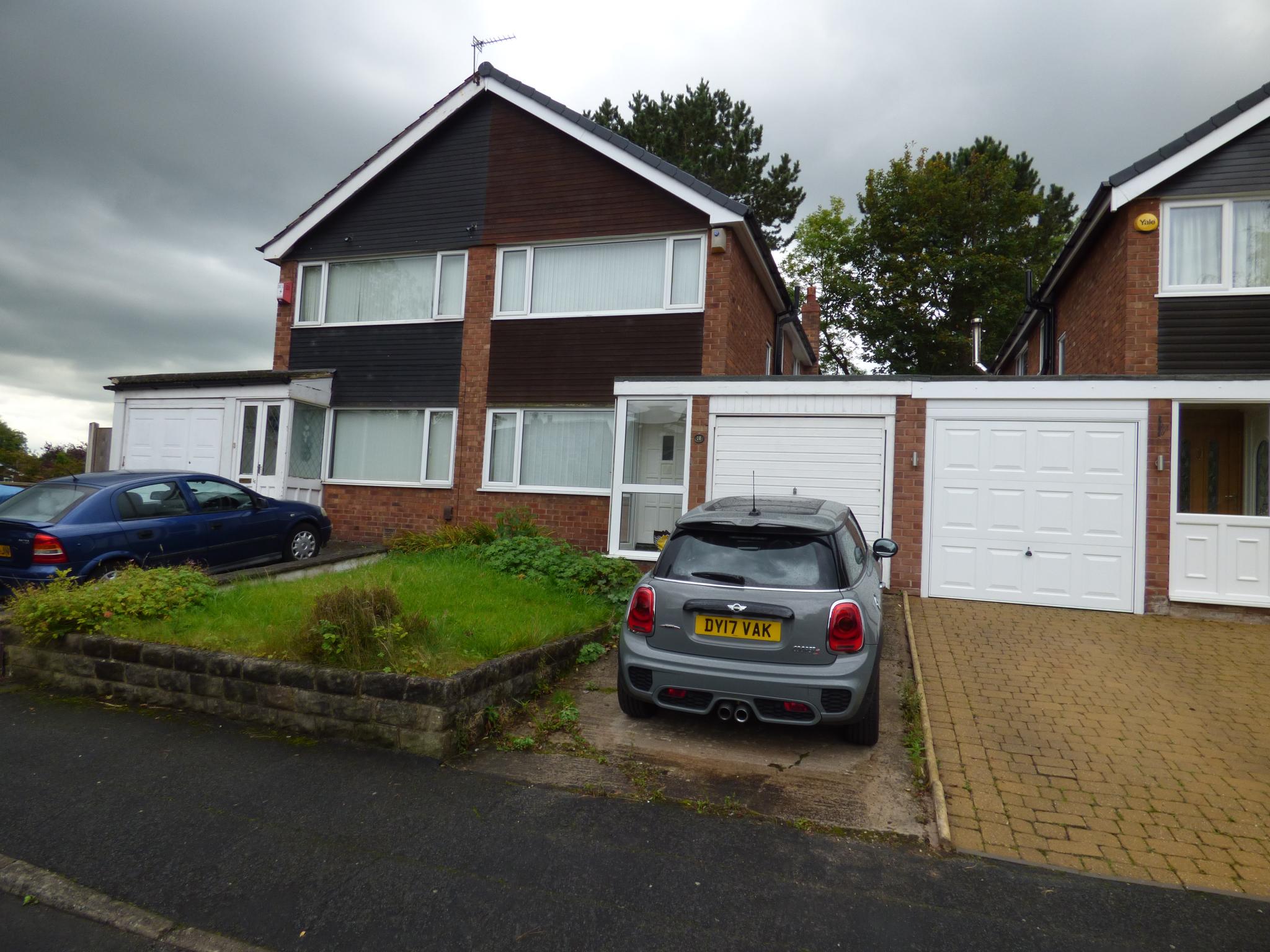 3 Bed Semi-detached House For Sale - Photograph 1