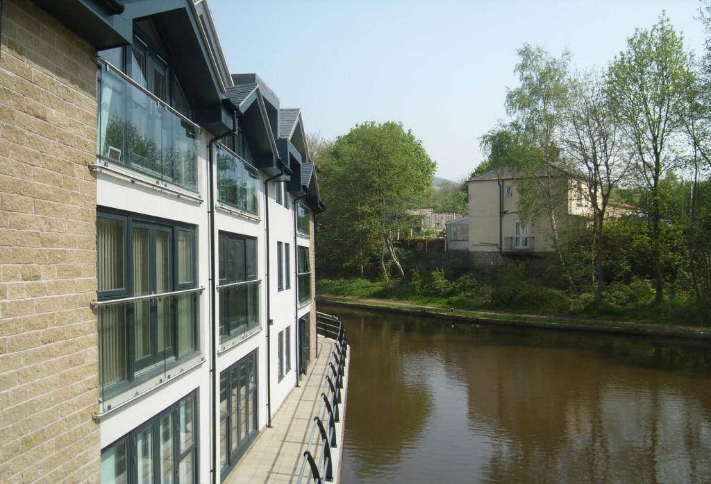 2 Bed Apartment Flat/apartment For Sale - Photograph 1