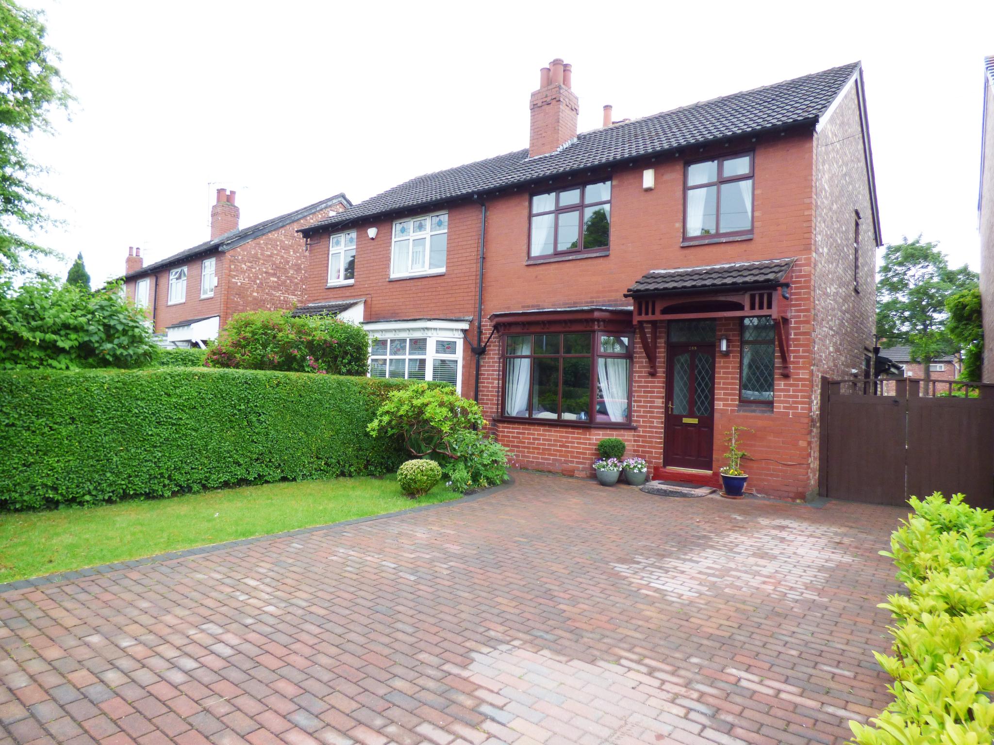 3 Bed Semi-detached House For Sale - Photograph 1