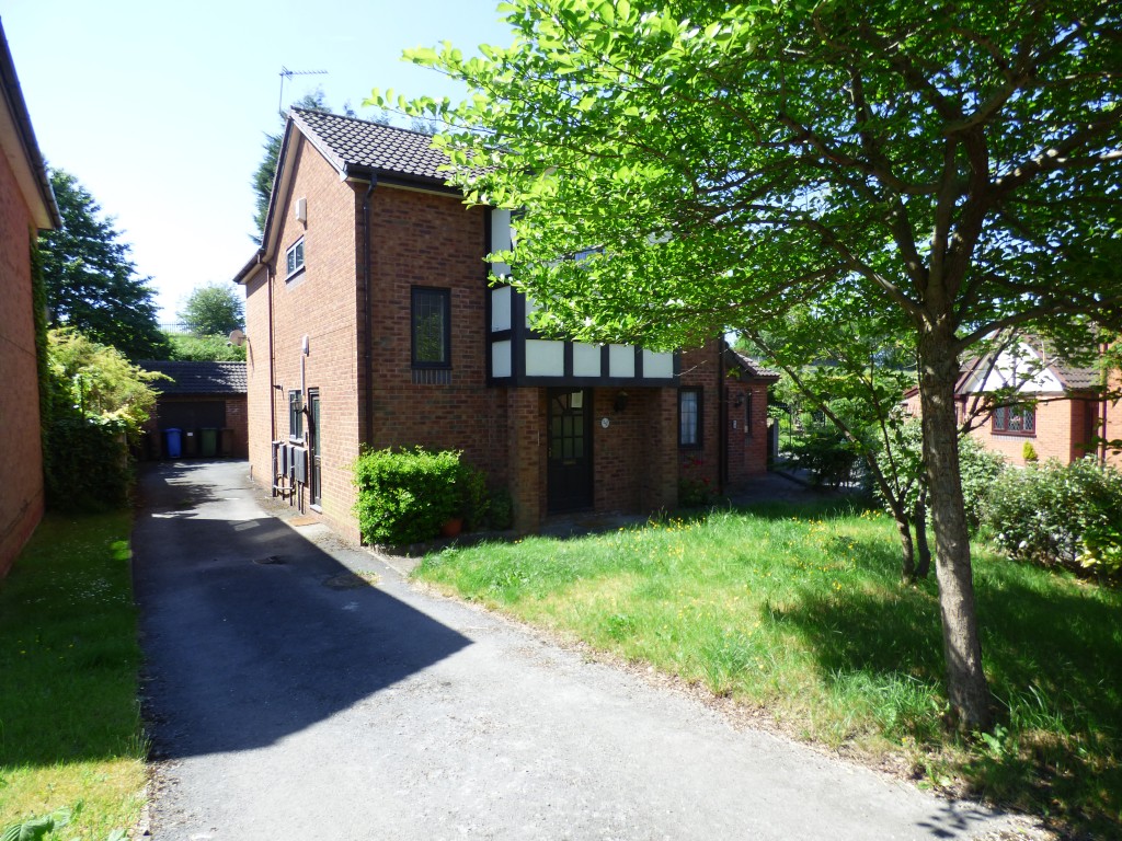 3 Bed Detached House For Sale - Main Image