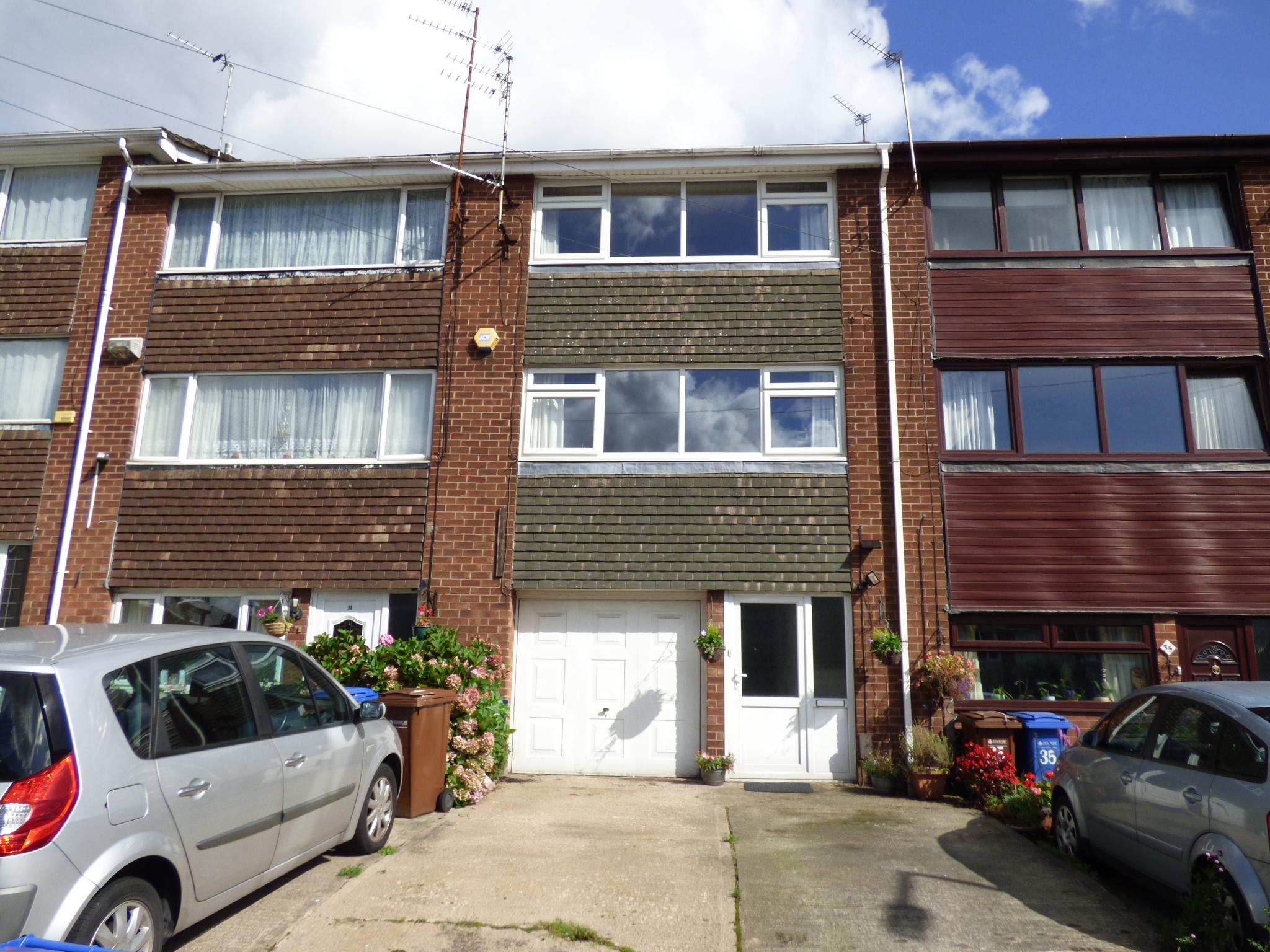 3 Bed Town House House For Sale - 1