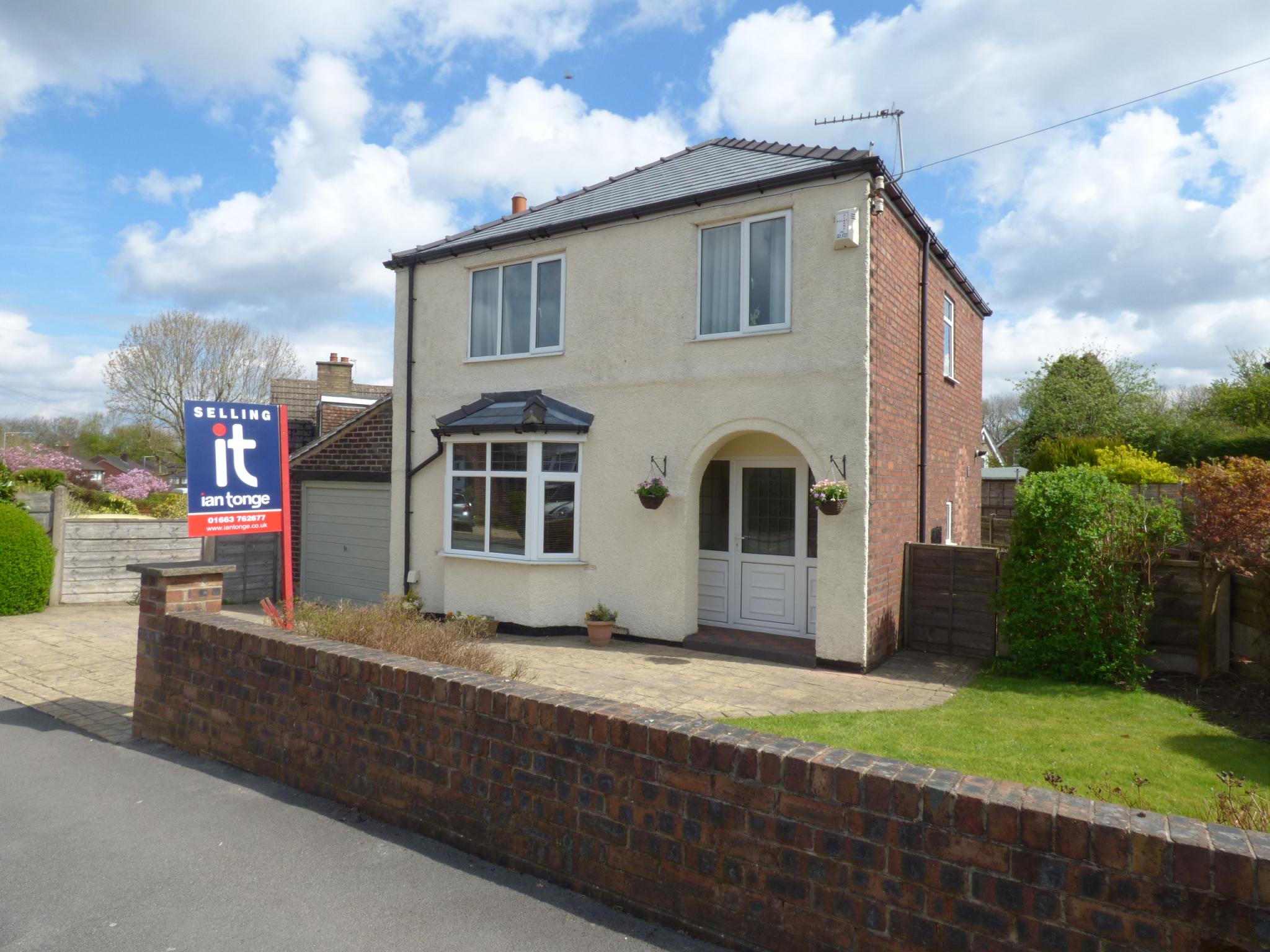 3 Bed Detached House For Sale - Photograph 1