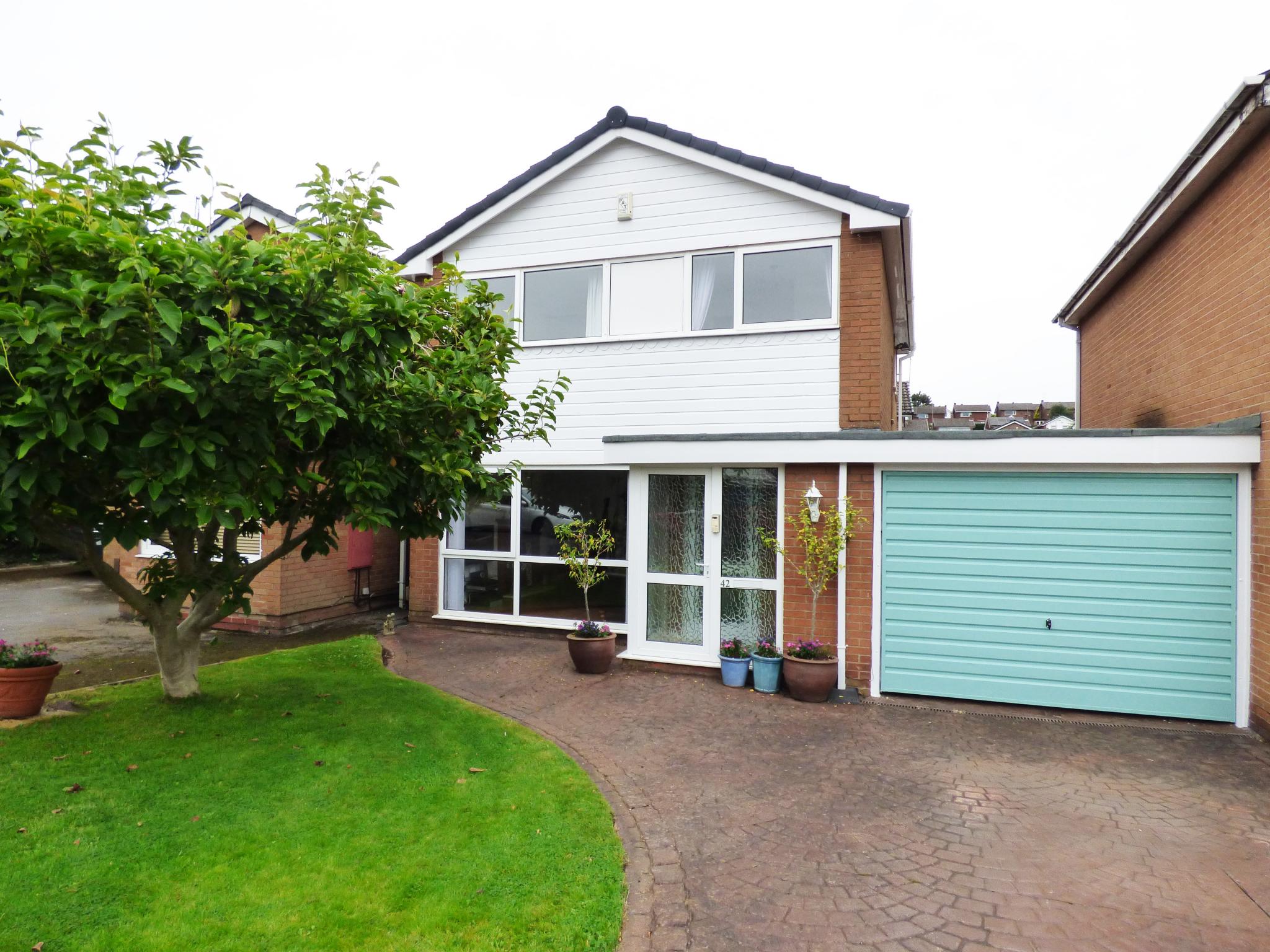 3 Bedroom Detached House For Sale in 42 Fulmar Drive, Stockport, SK2