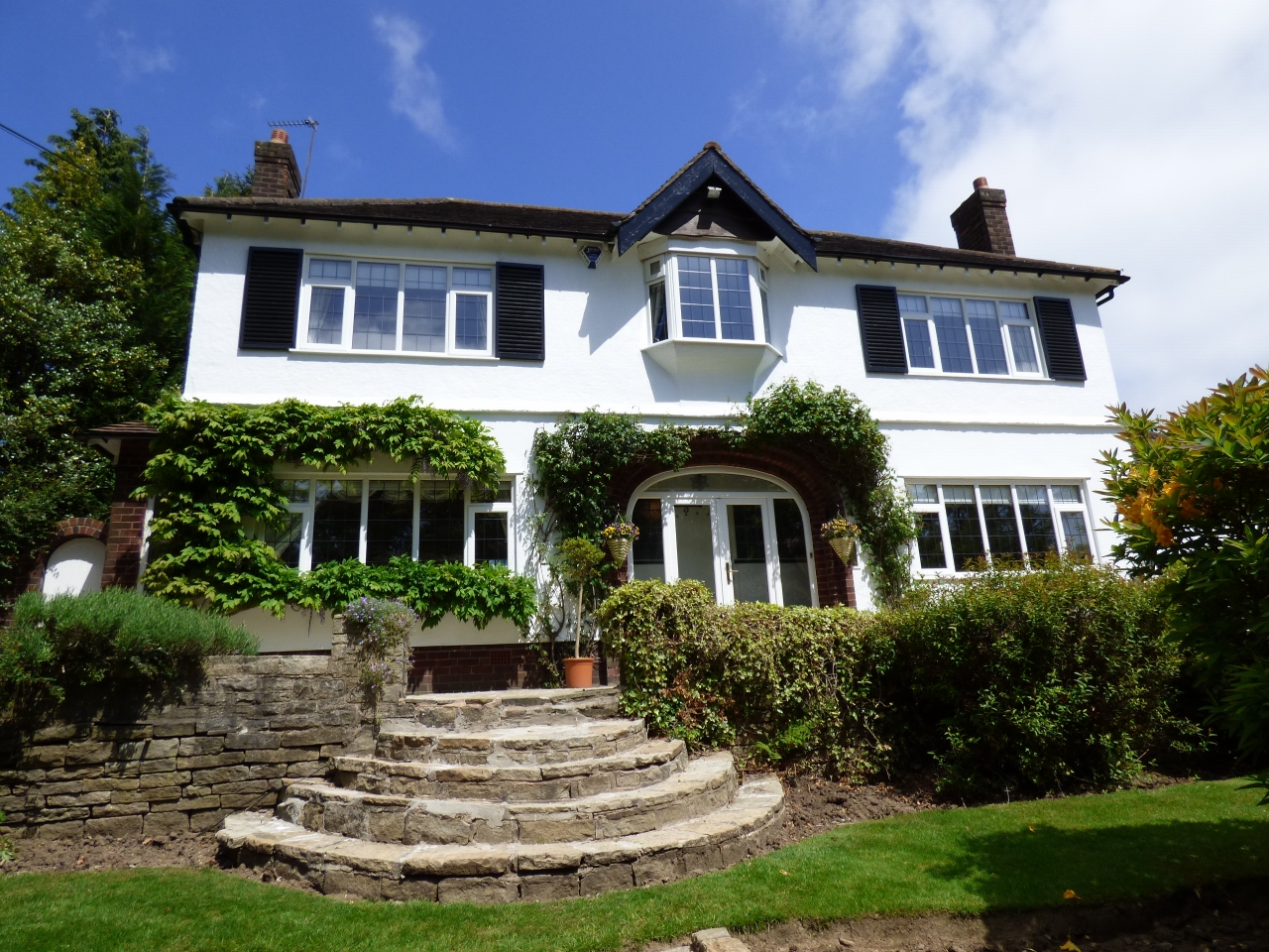 4 Bed Detached House For Sale - Photograph 1