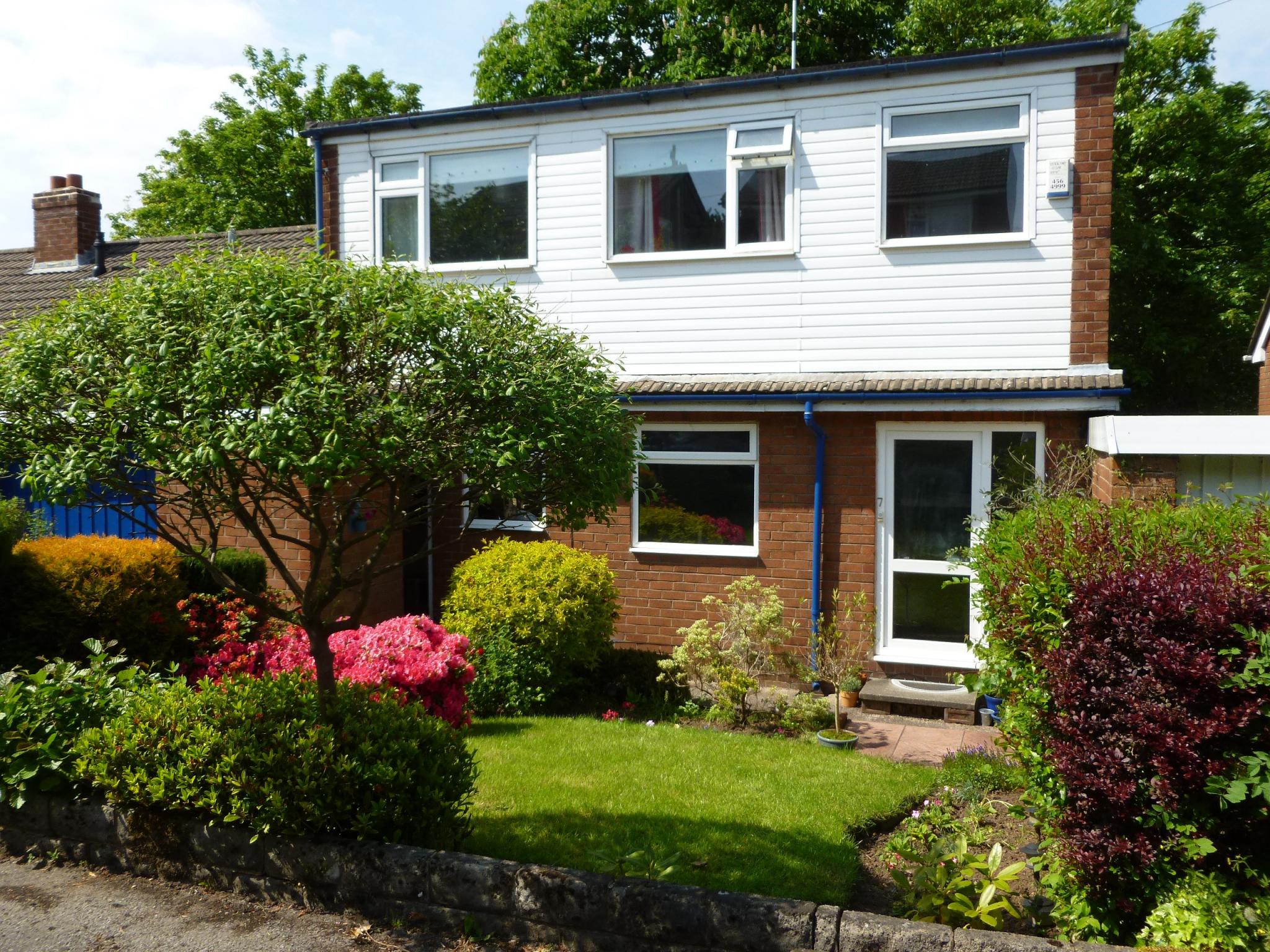 4 Bed Detached House For Sale - Photograph 1