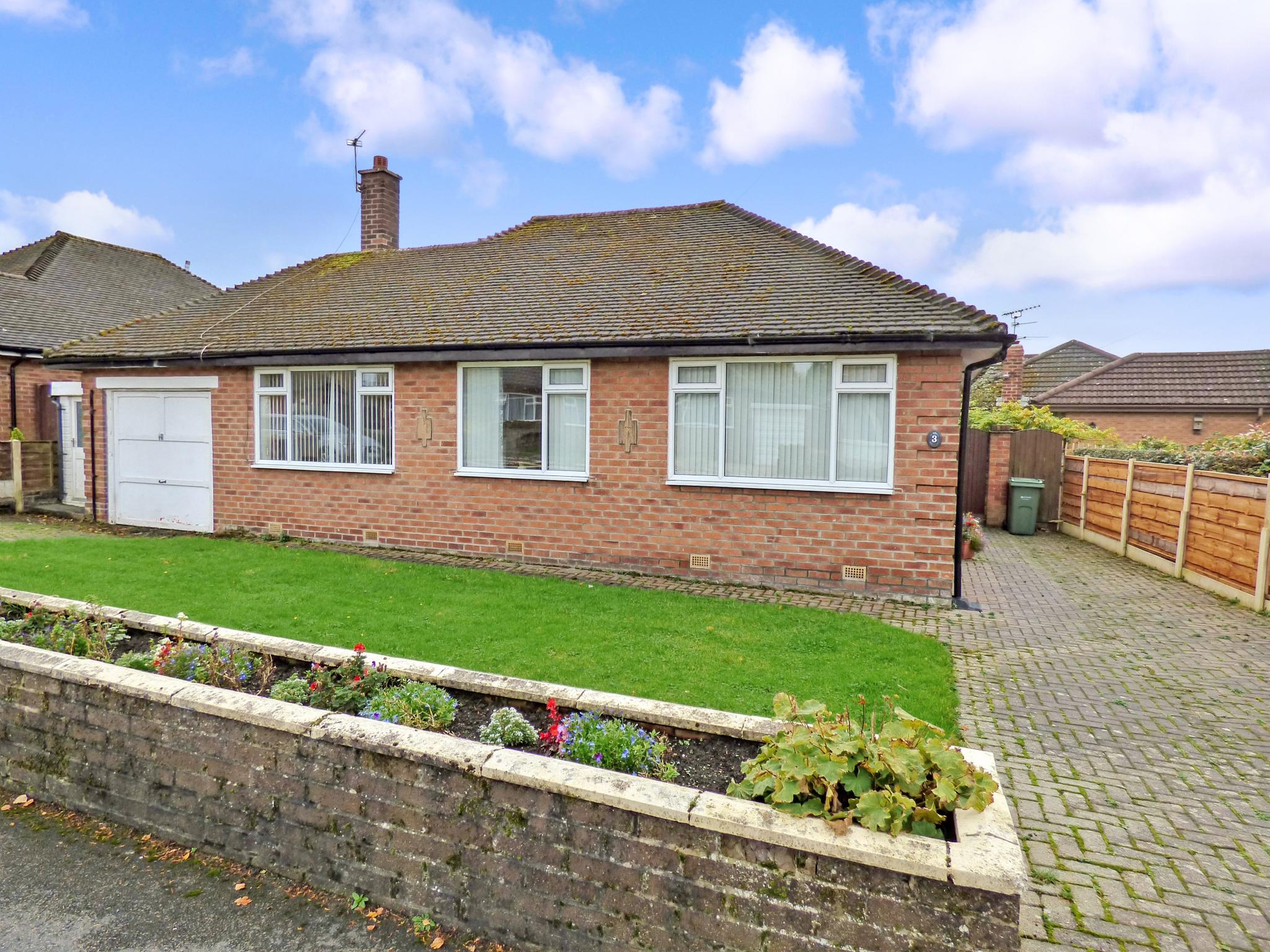 2 Bed Detached Bungalow Bungalow For Sale - Photograph 1