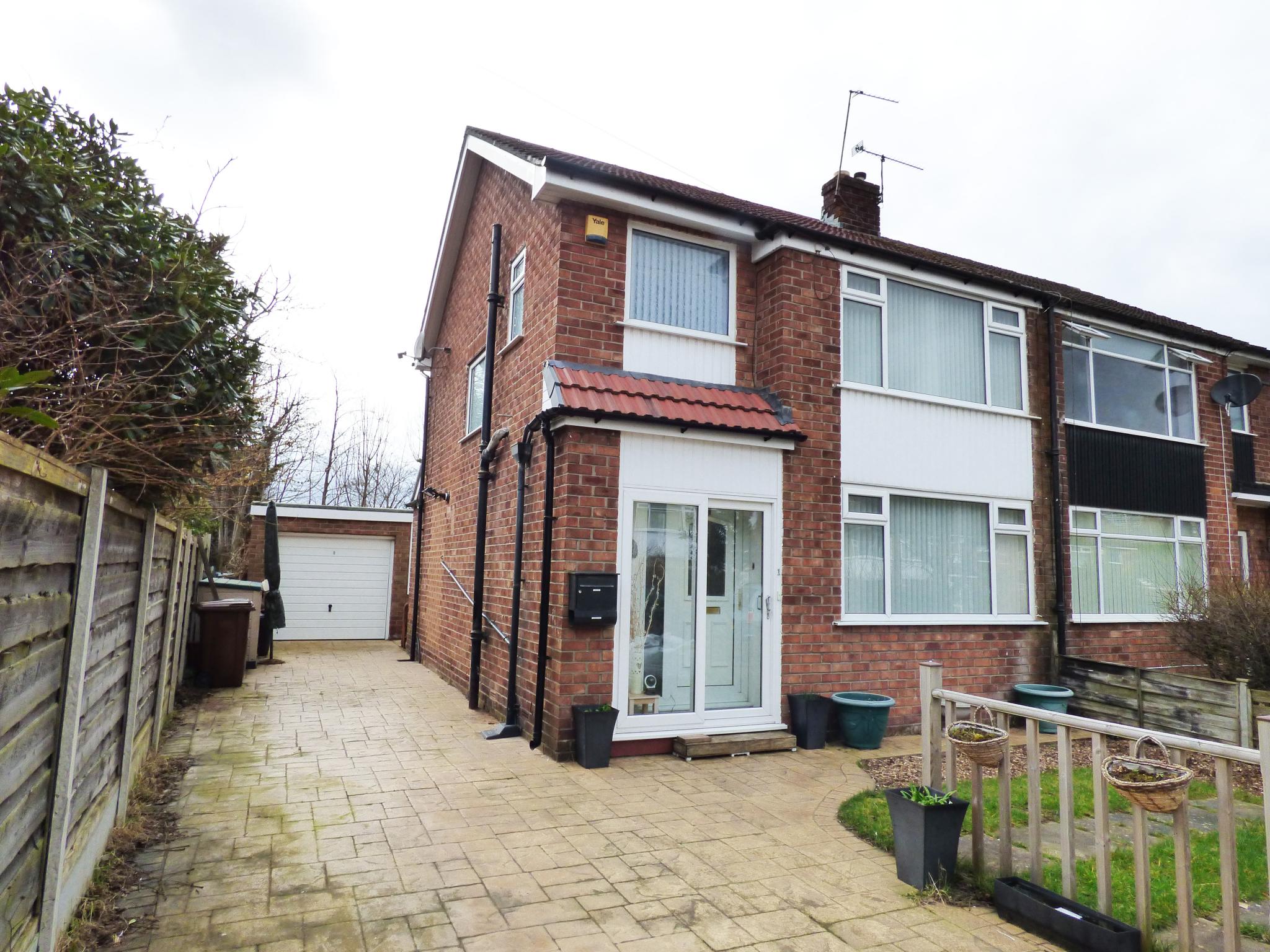 3 Bed Semi-detached House For Sale - Photograph 1