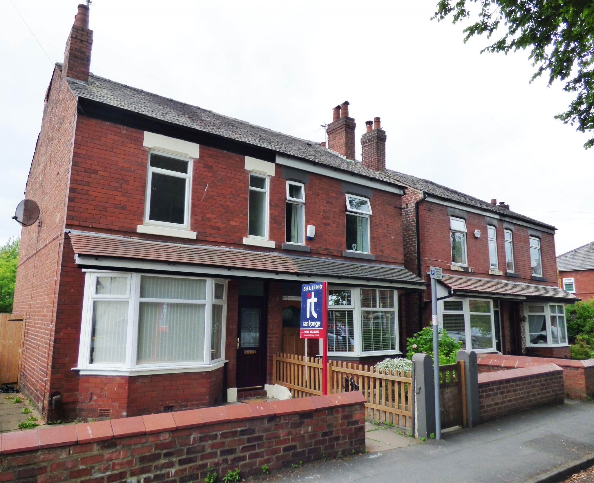 3 Bed Semi-detached House For Sale - Photograph 1