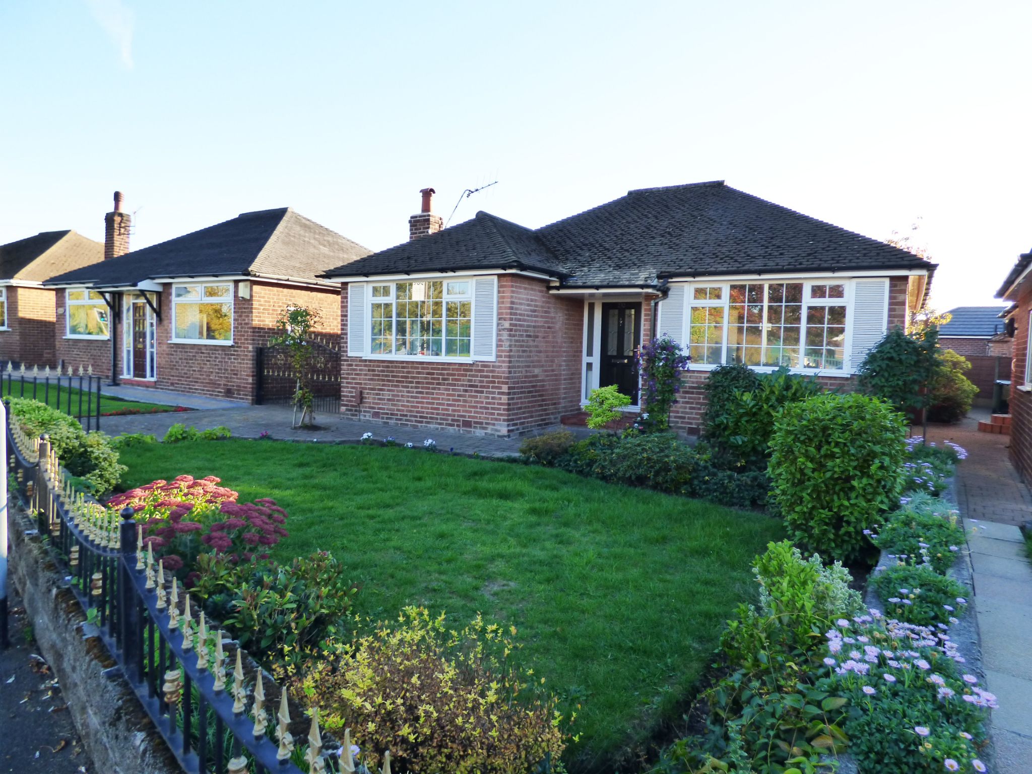 2 Bed Detached Bungalow For Sale - Photograph 1