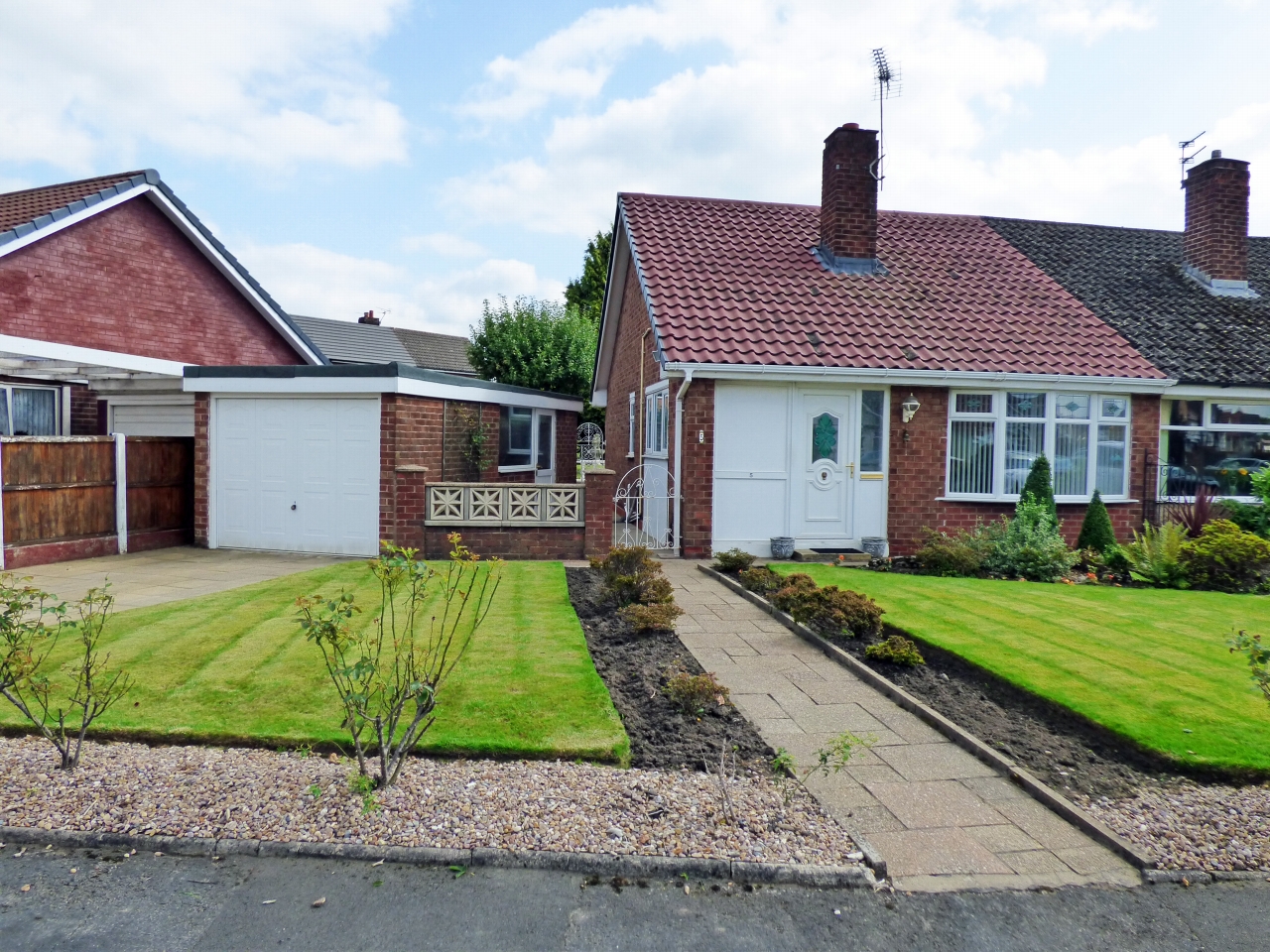 3 Bed Detached Bungalow Bungalow For Sale - Main Image