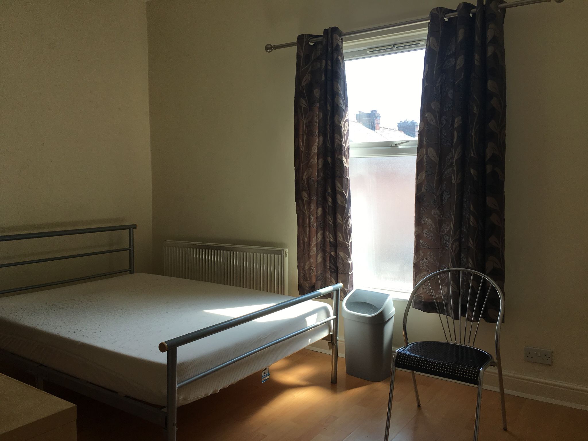 3 bedroom mid terraced house Let Agreed in Manchester - Photograph 3.