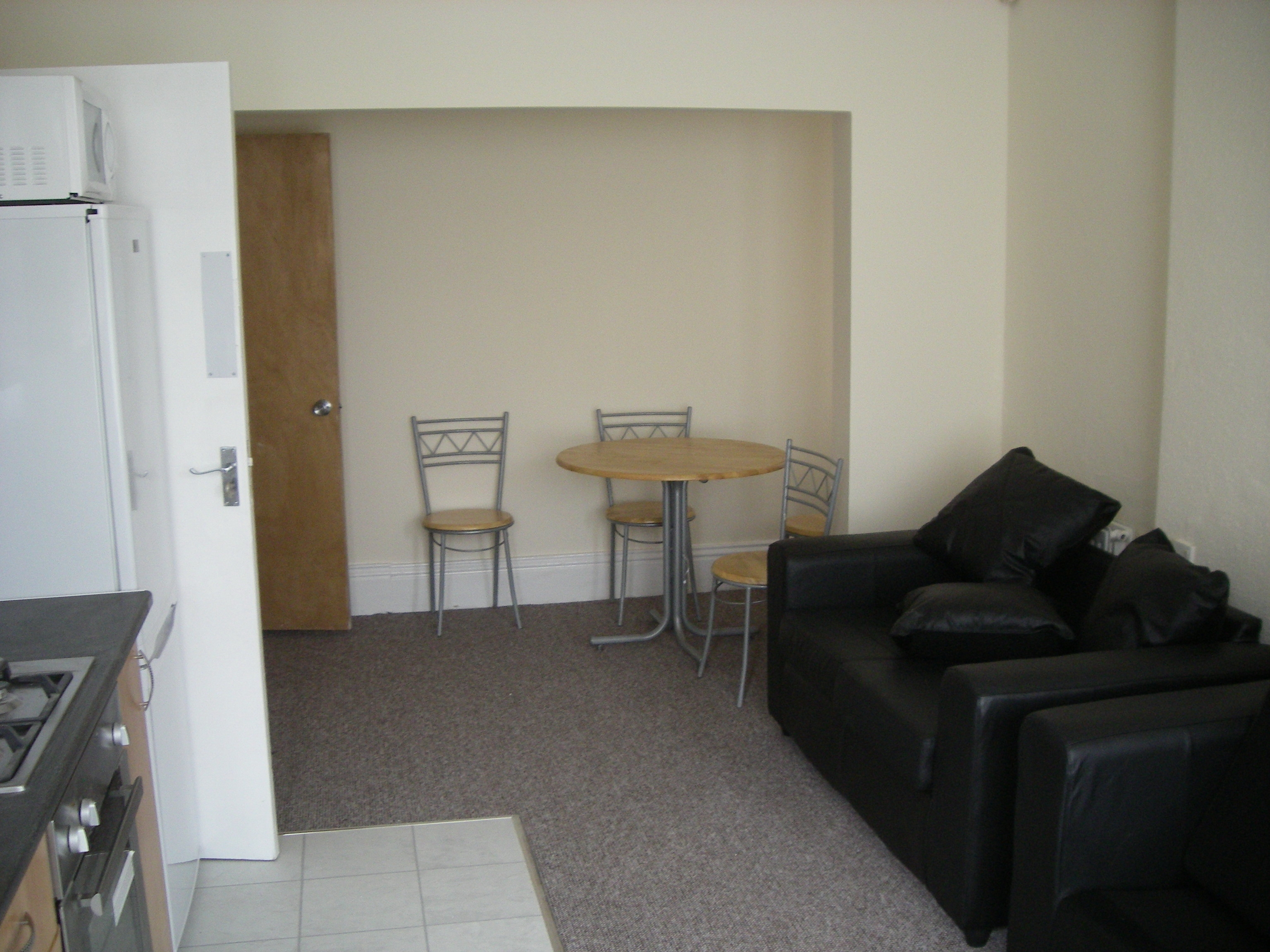 2 bedroom apartment flat/apartment Under Offer in Manchester - Photograph 2.