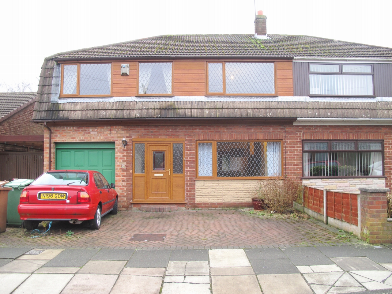 4 bedroom semi-detached house To Let in Wigan - Photograph 1