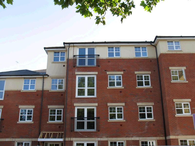 2 bedroom apartment flat/apartment To Let in St Helens - Main Image
