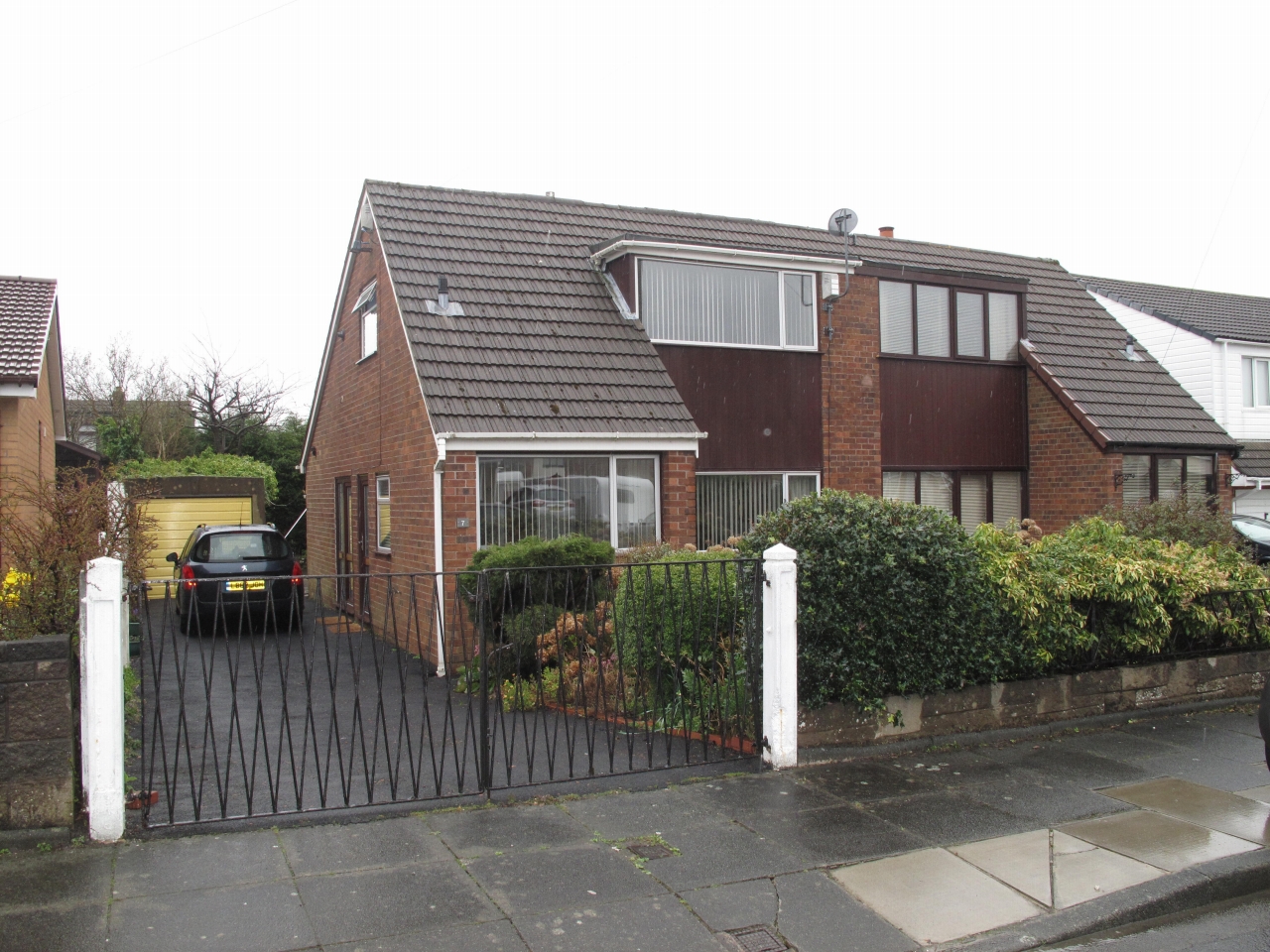 3 bedroom semi-detached dormer house To Let in Wigan - Front