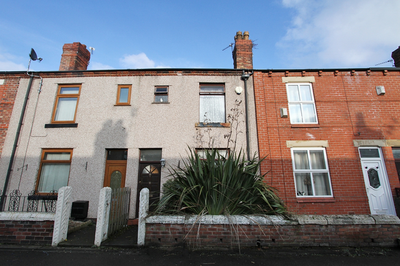 3 bedroom mid terraced house For Sale in Wigan - Photograph 1