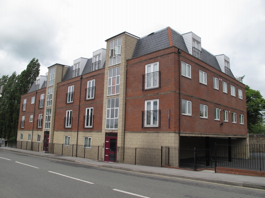 2 bedroom apartment flat/apartment Let in St Helens - Front